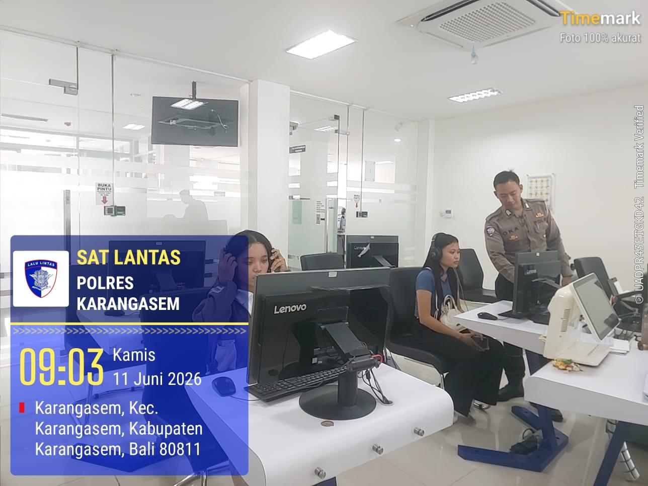 Personil Lantas Laksanakan Teori Avis Komputerisasi Bagi Pemohon SIM Baru