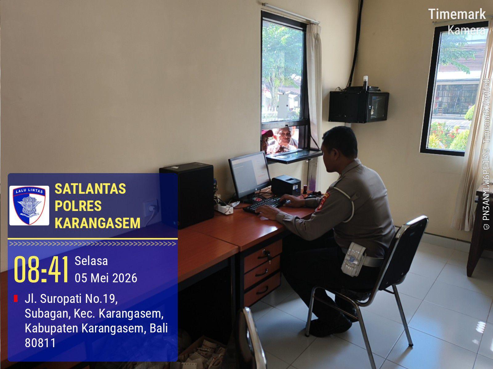Pelayanan Samsat Drive Thru Polres Karangasem   