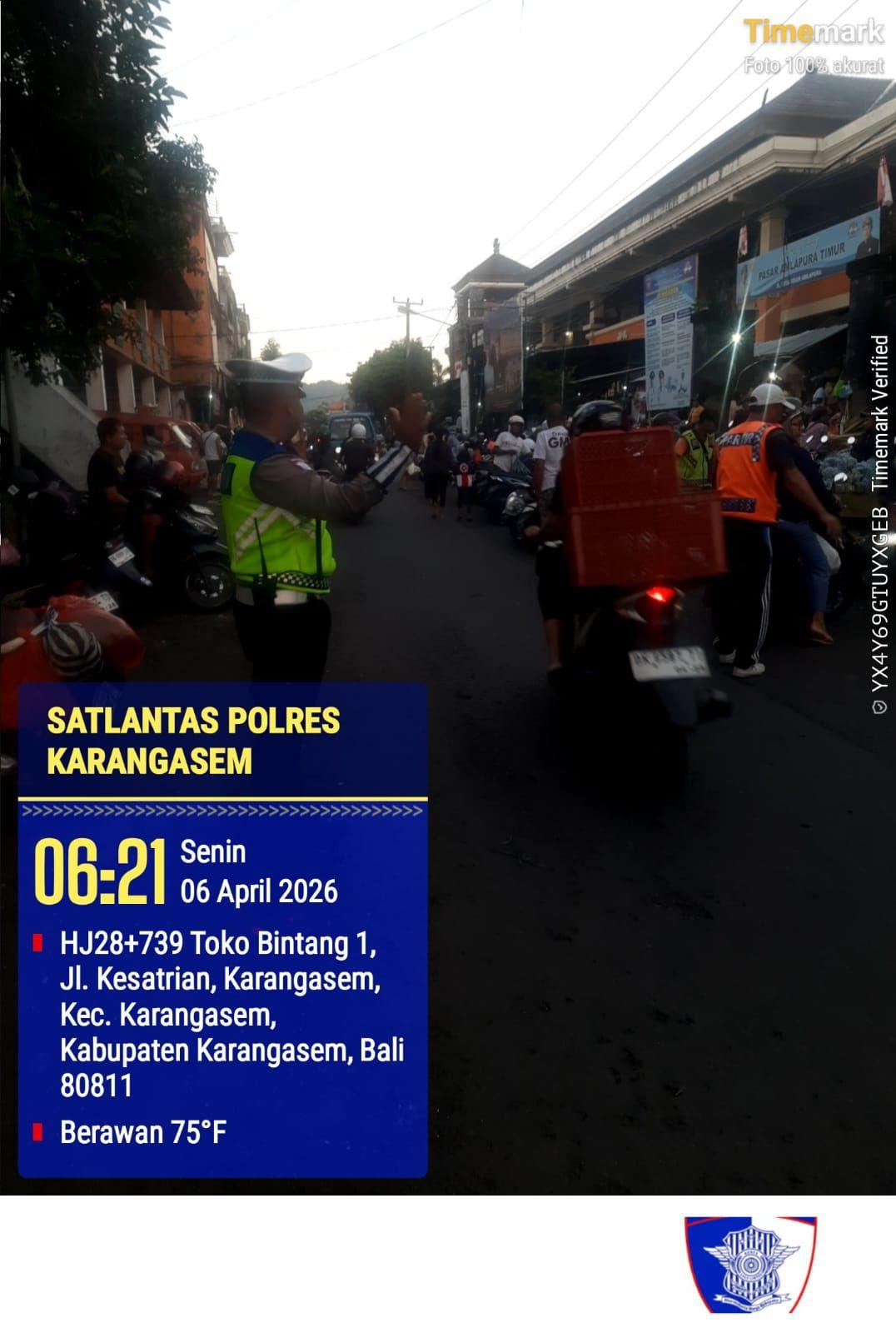 Sat Lantas laksanakan Pengaturan di Pasar Amlapura