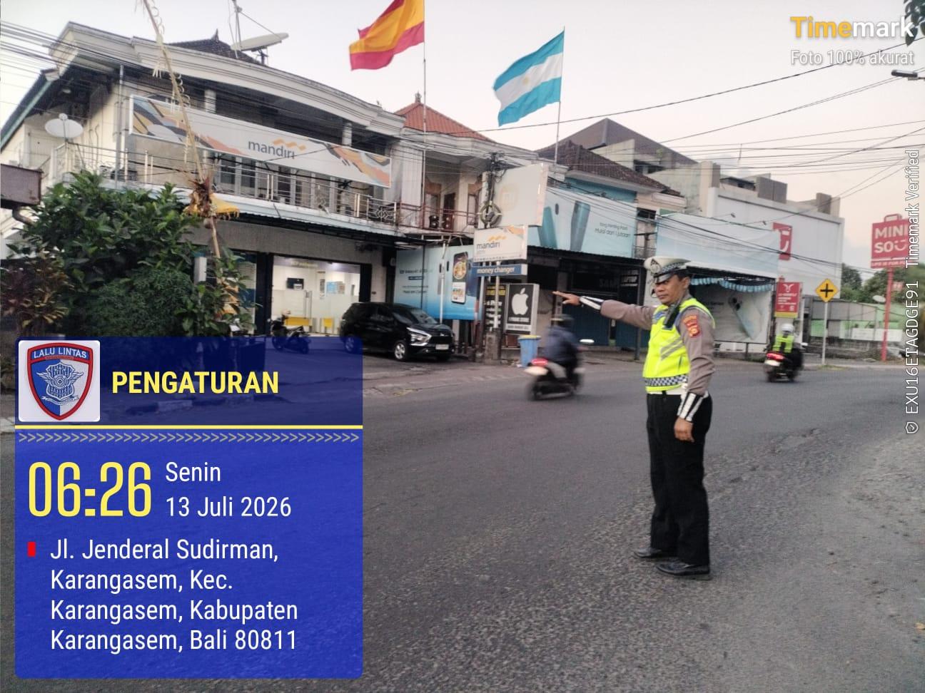 Pelayanan Prima Personil Lantas Dengan Melaksanakan Gatur Pagi Di Depan MAN Amlapura