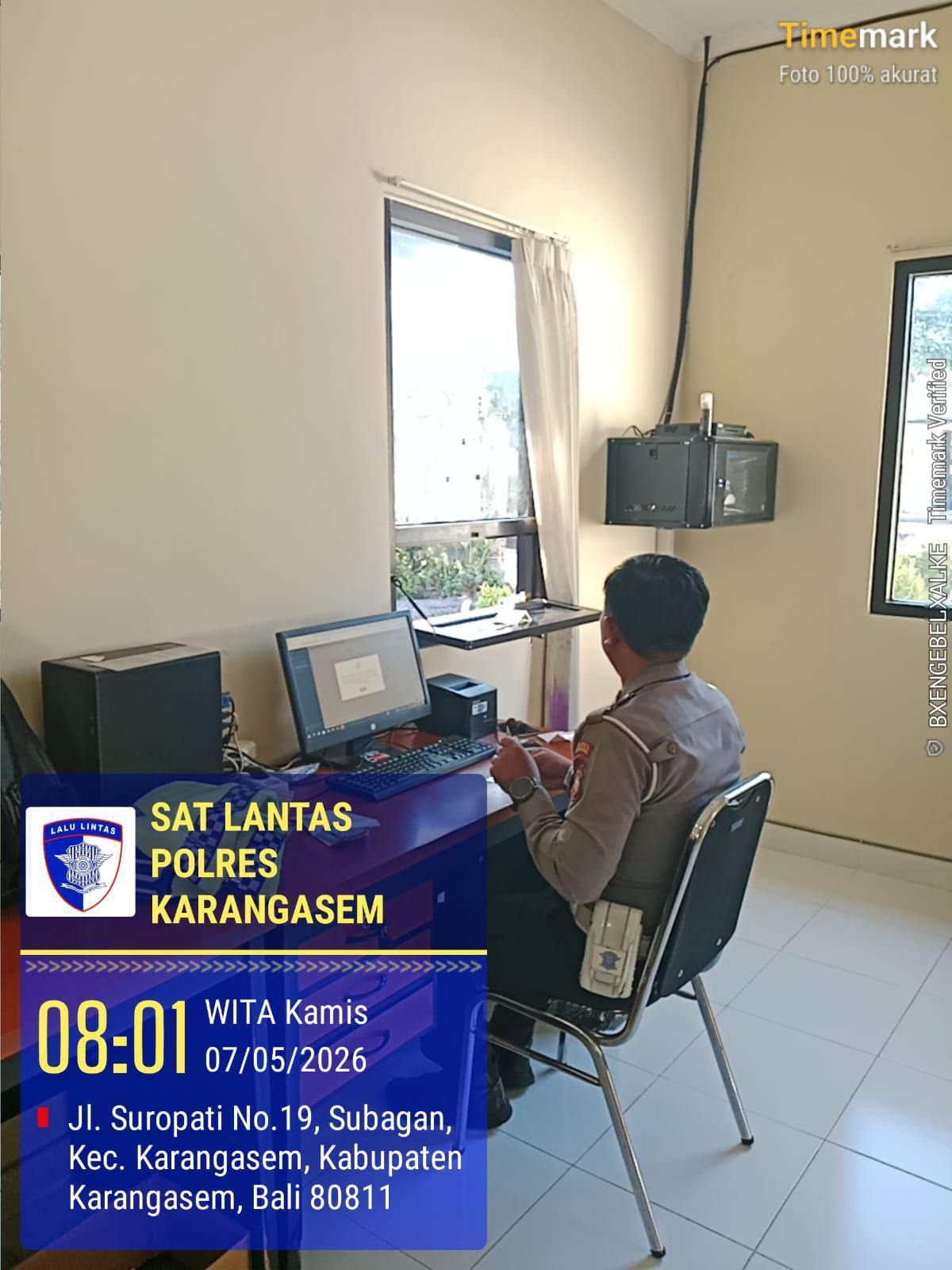 Pelayanan Samsat Drive Thru Polres Karangasem   