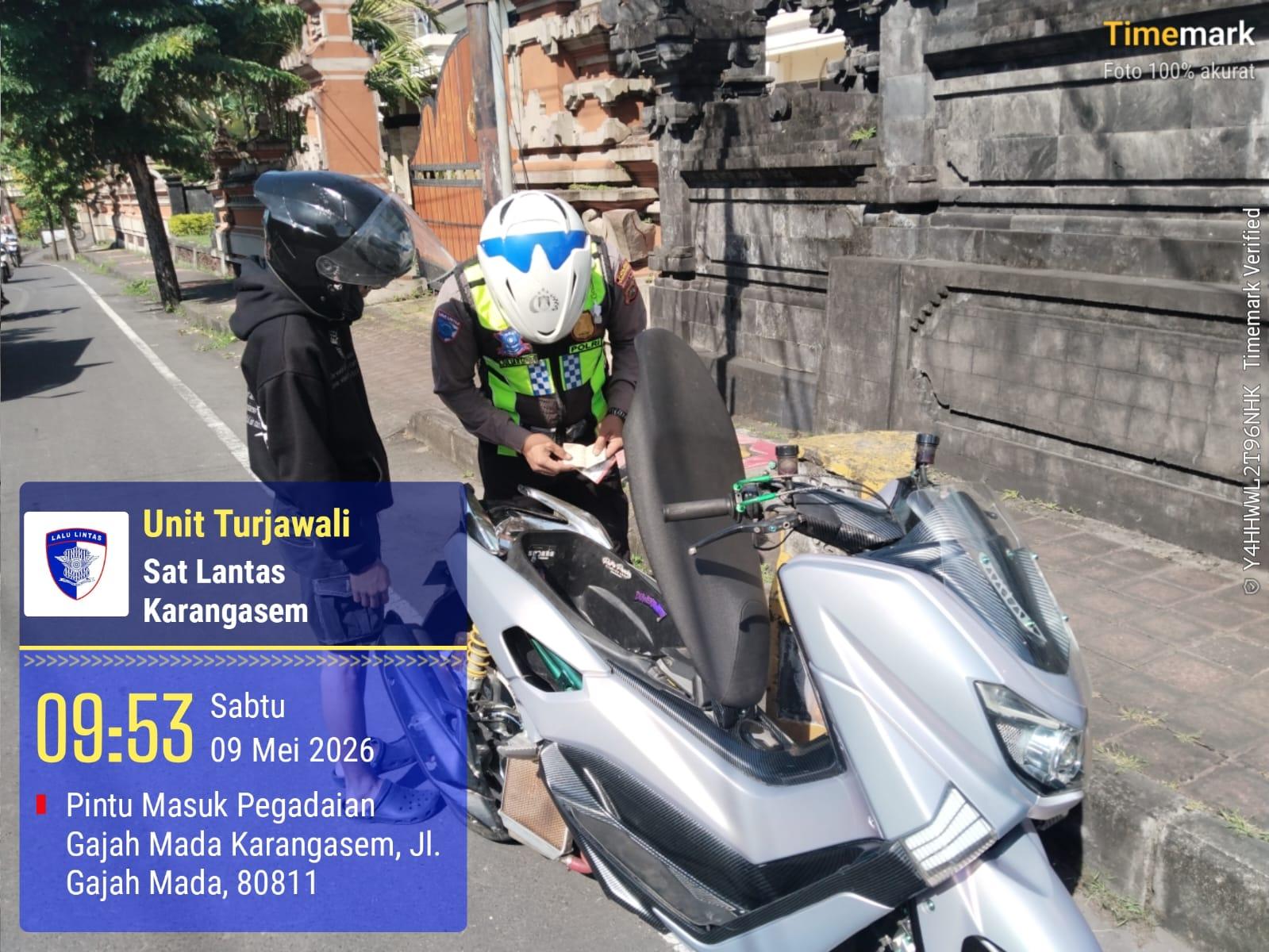 Tingkatkan Kedisiplinan Jalan Raya, Satlantas Polres Karangasem Intensifkan Tilang Manual   