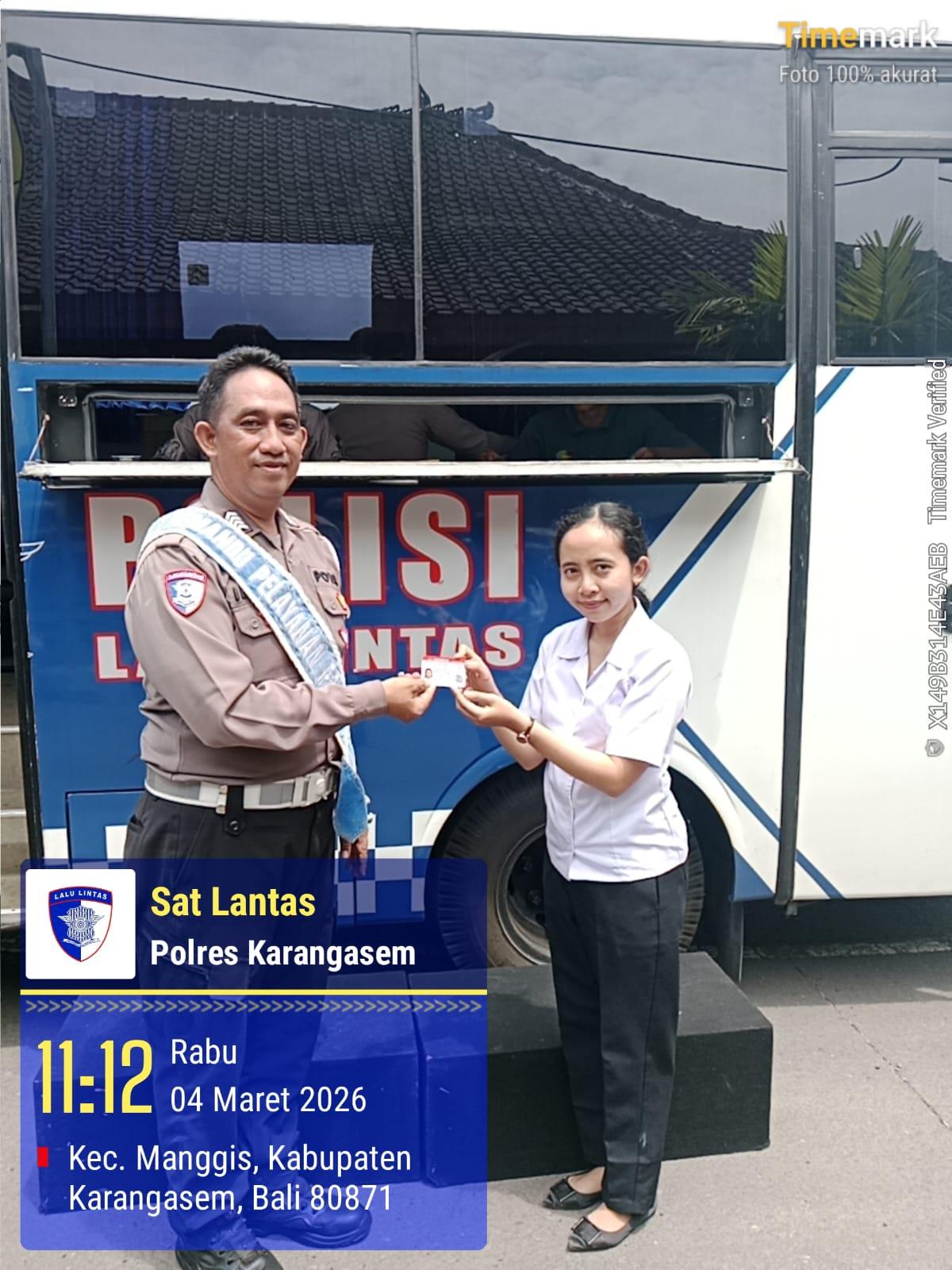 Tedun Banjar Polres Karangasem Berikan Pelayanan SIM dan SAMSAT Keliling