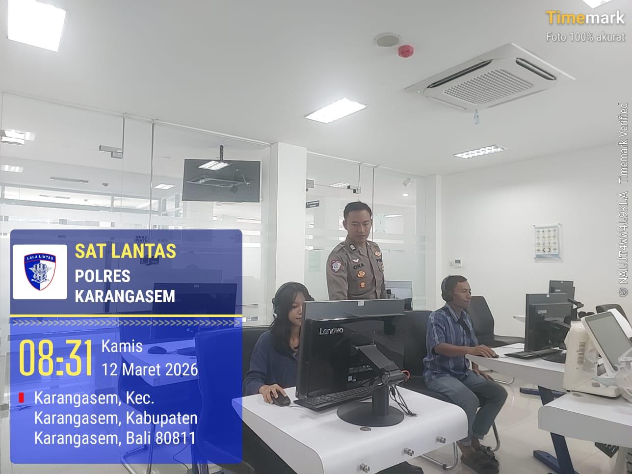 Personil Lantas Laksanakan Teori Avis Komputerisasi Bagi Pemohon SIM Baru