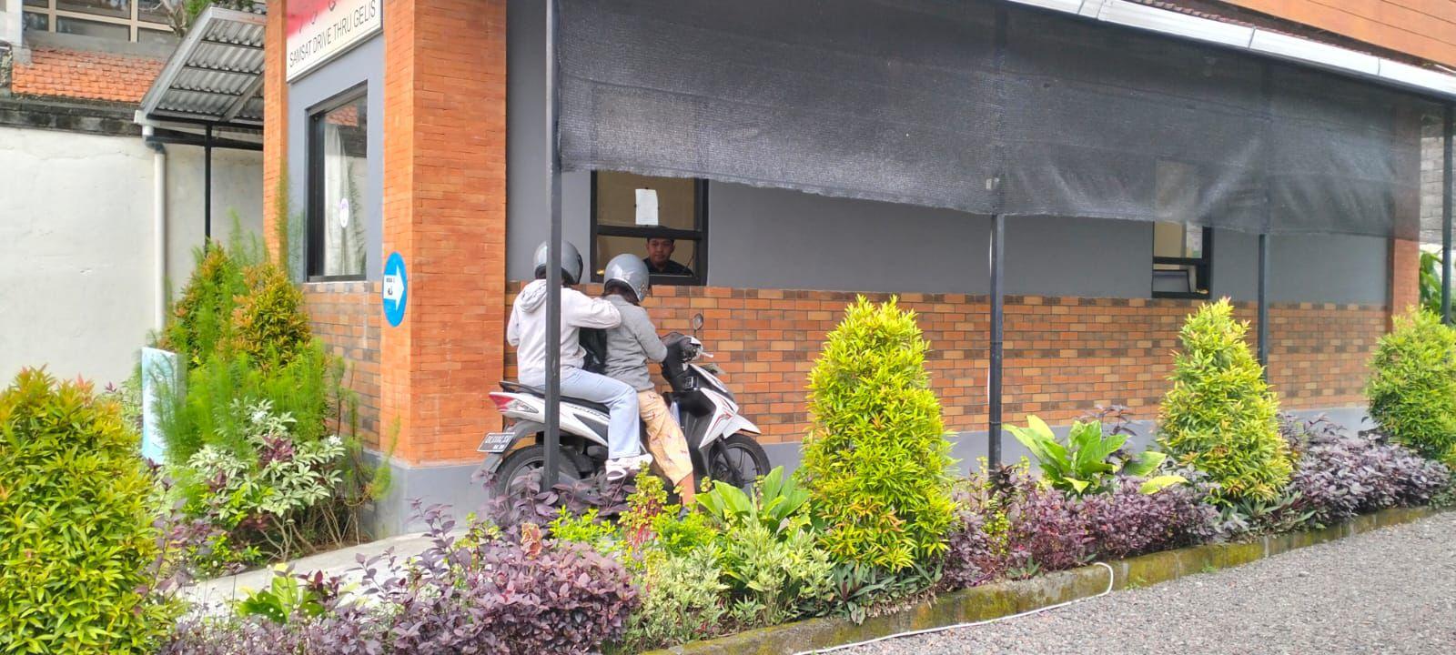 Pelayanan Samsat Drive Thru Polres Karangasem