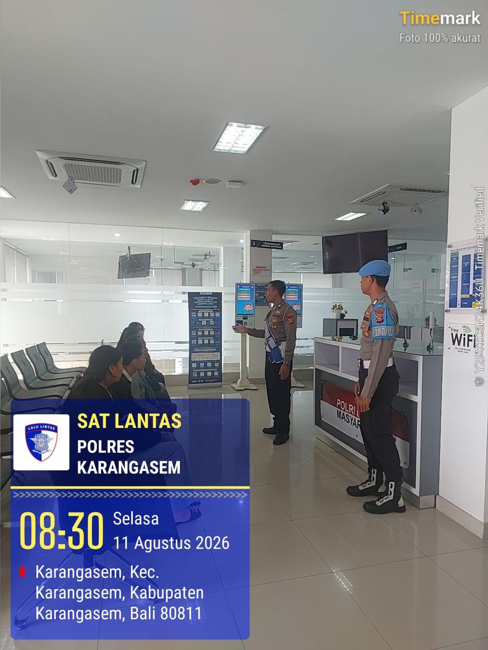 Diawasi Provos, Personel Satlantas Polres Karangasem Tingkatkan Pelayanan SIM dan Edukasi Pengendara untuk Cegah Laka Lantas