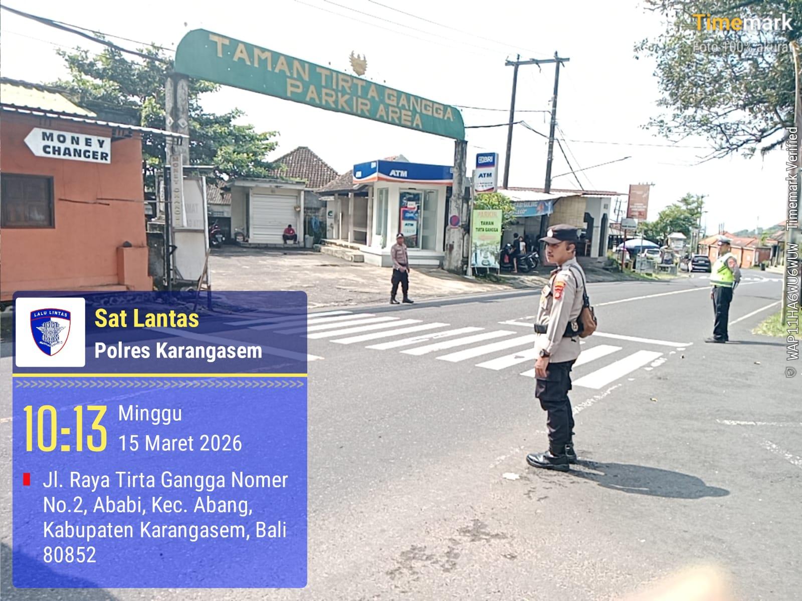 Sat Lantas Melaksanakan Pengamanan di Obyek Wisata Tirtagangga