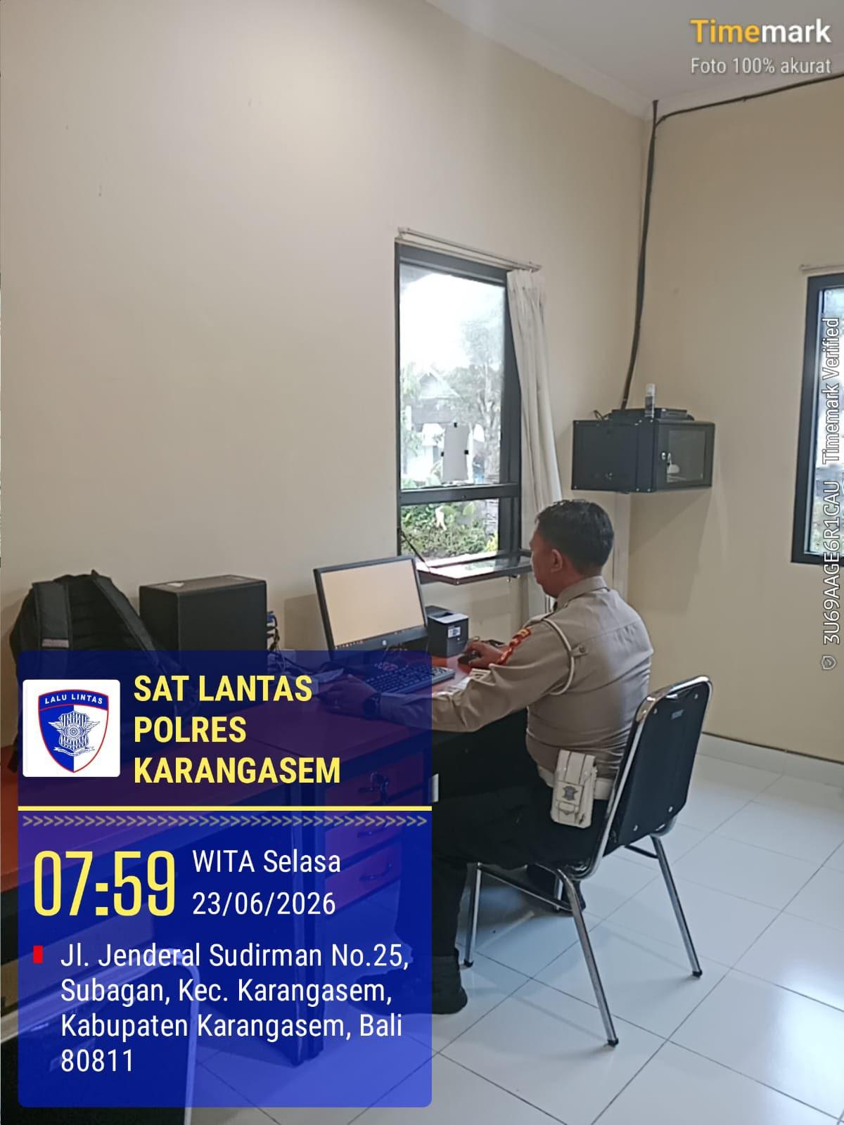 Sat Lantas Polres Karangasem Berikan Pelayanan Samsat Drive Thru