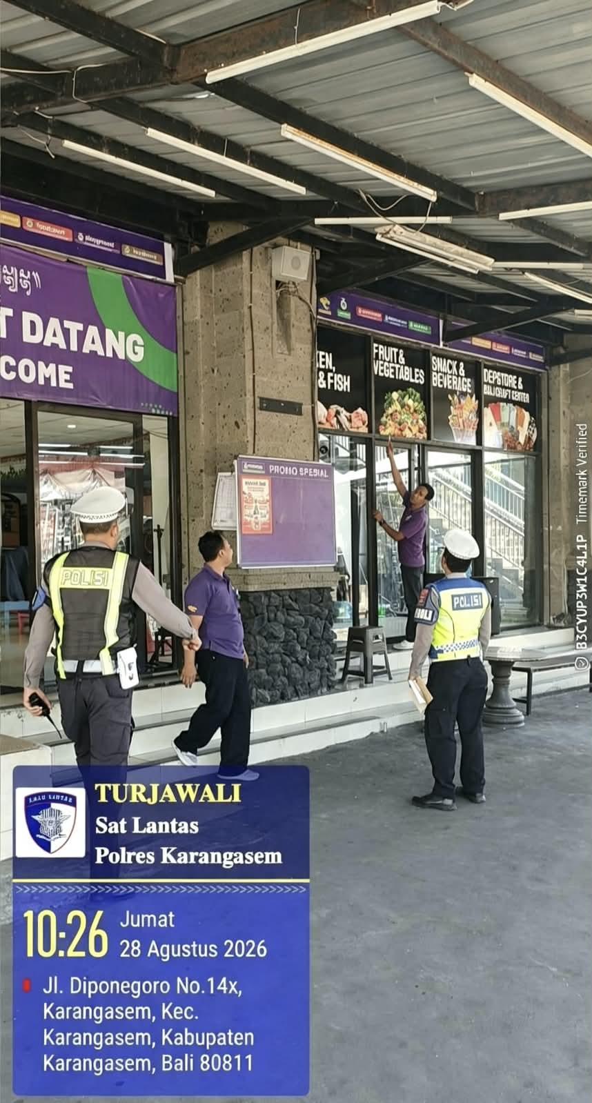 Kegiatan Rutin yang ditingktkan Satlantas Polres Karangasem laksanakan patroli di areal Pertokoan
