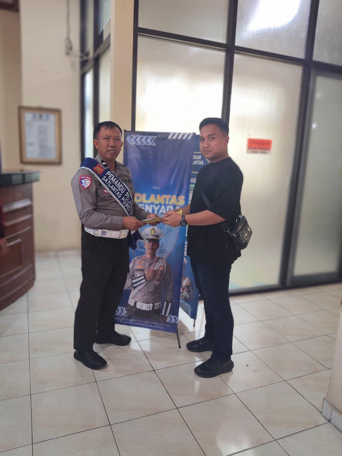 Sat Lantas Polres Karangasem Tingkatkan Pelayanan, Serahkan STNK Baru Secara Cepat 