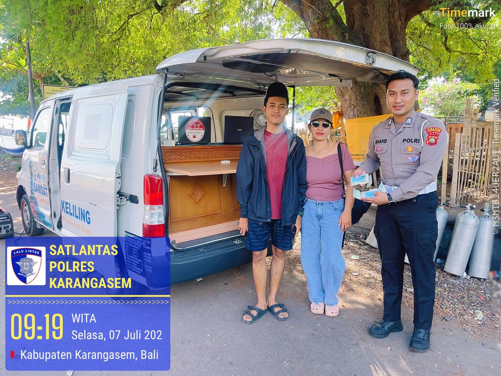 Berikan Pelayanan SAMSAT Keliling Sat Lantas Karangasem Terjun ke Desa Bunutan
