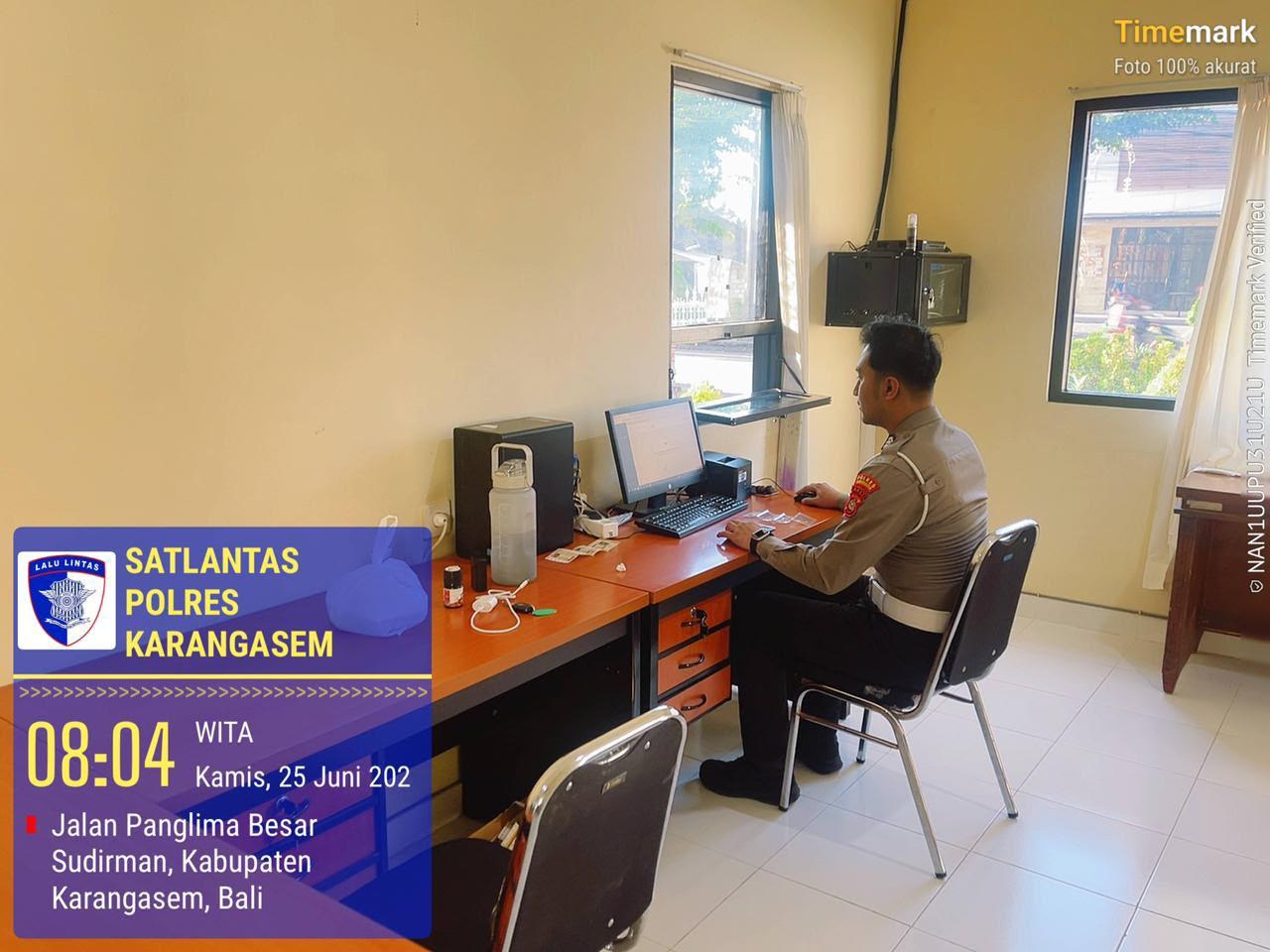 Sat Lantas Polres Karangasem Berikan Pelayanan Samsat Drive Thru