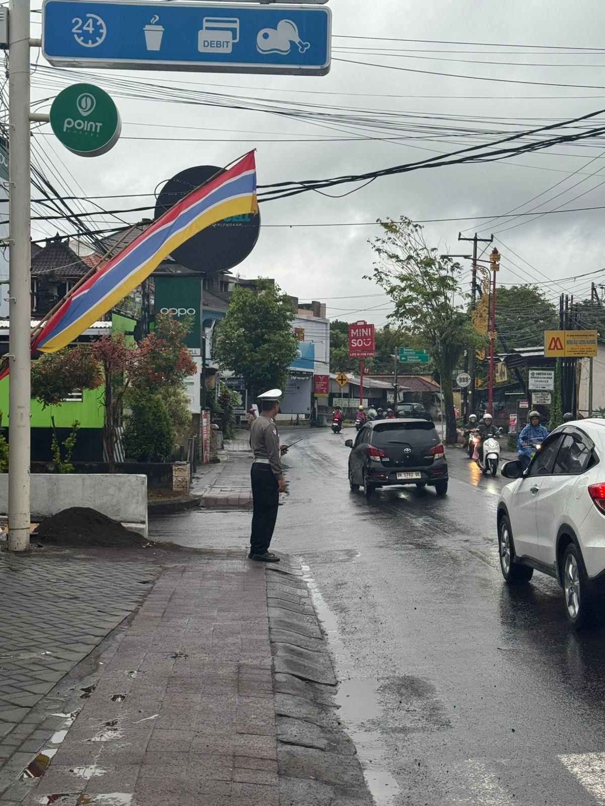 Anggota Lantas Polres Karangasem Laksanakan Gatur Pagi di Simpang Tiga BTN Taman Asri Karangasem