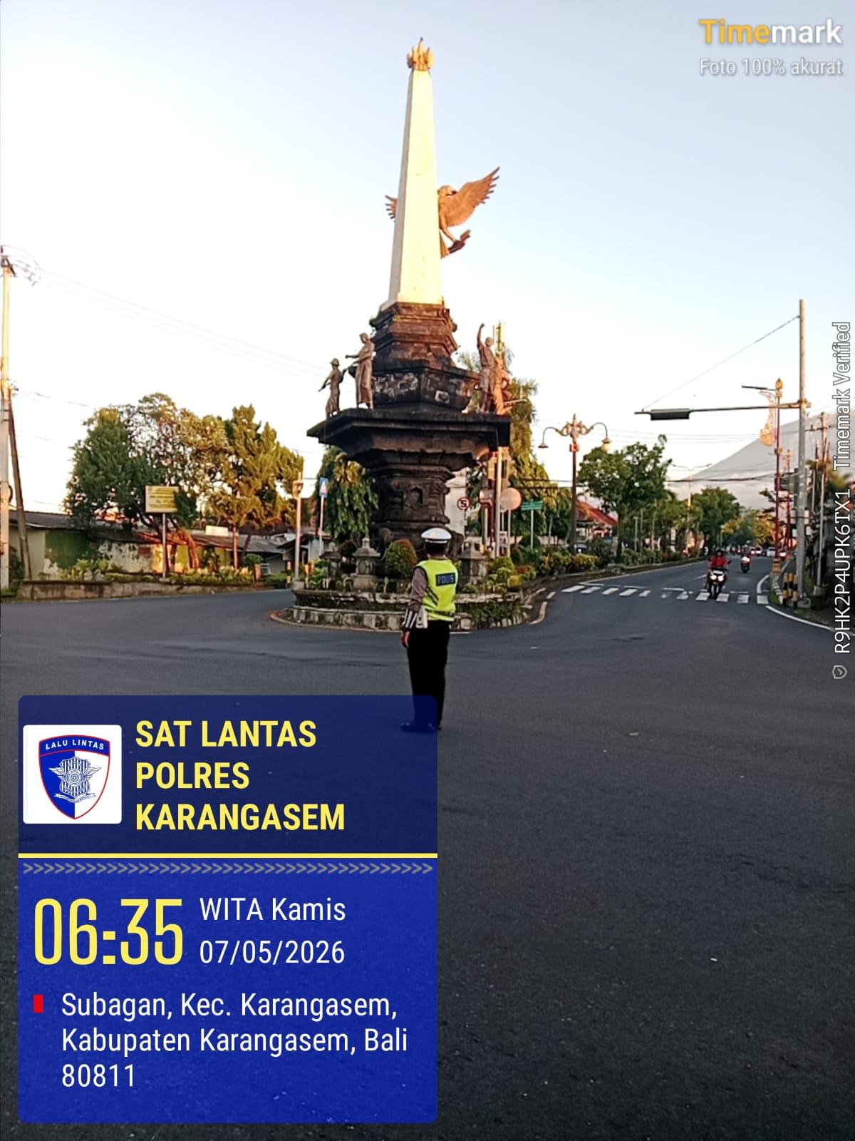   Agar Terciptanya Kelancaran Lalu Lintas Personil Lantas Melaksanakan Penjagaaan Dan Pengaturan di Ktl 2