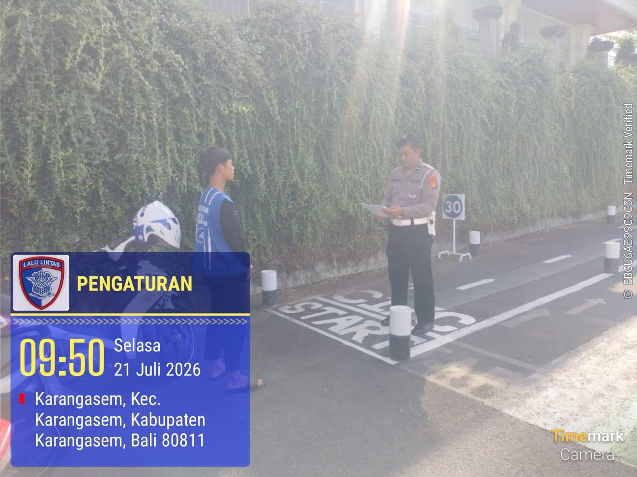 Pastikan Kelayakan dan Keselamatan Berkendara, Pemohon SIM Baru Jalani Uji Praktek di Polres Karangasem