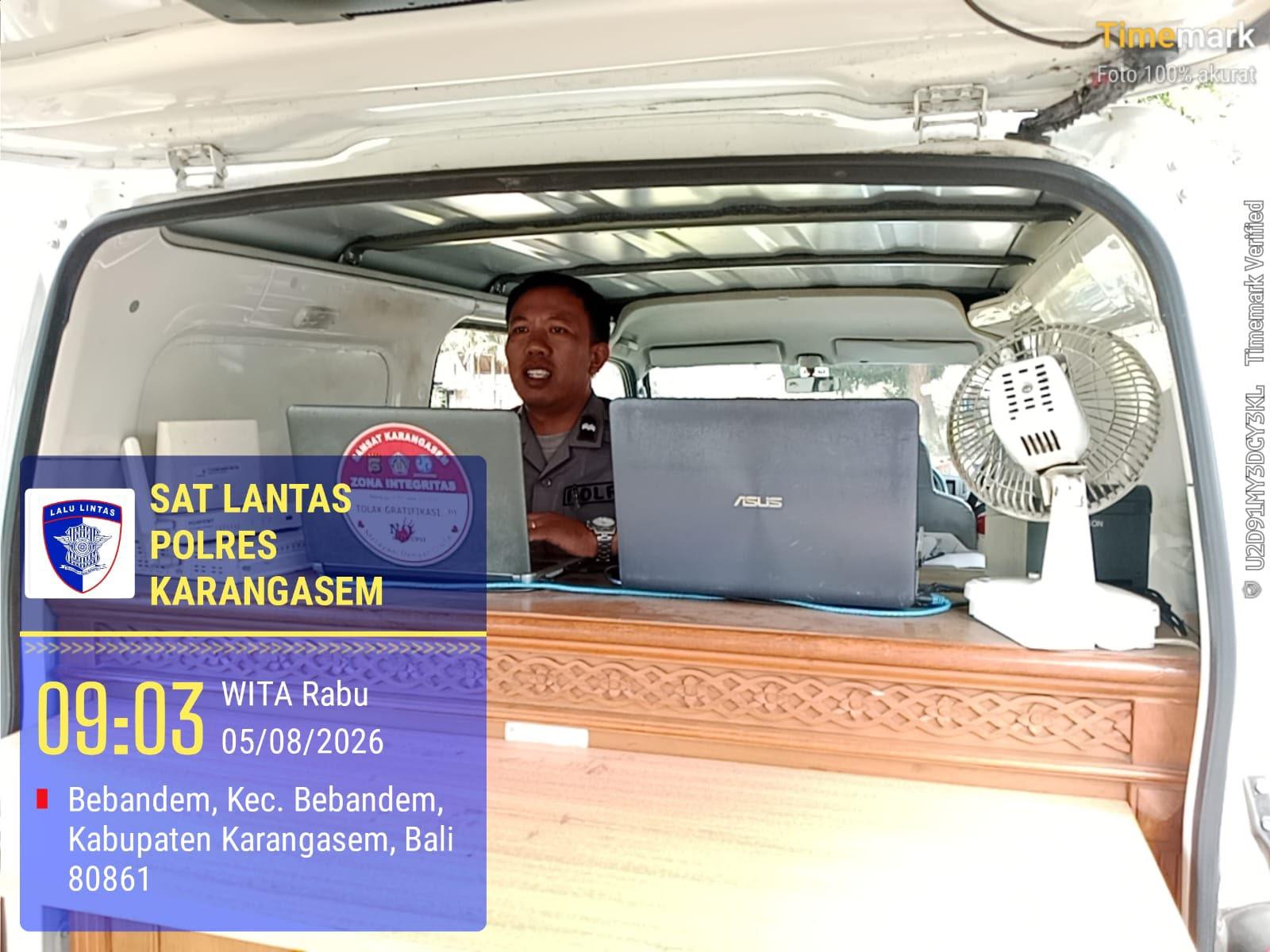 Sat Lantas Karangasem Berikan Pelayanan SAMSAT Keliling di Pasar Bebandem
