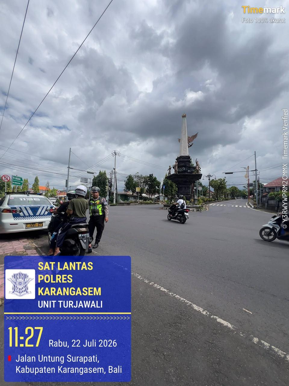 Agar Terciptanya Kelancaran Lalu Lintas Personil Lantas Melaksanakan Penjagaaan dan Pengaturan di Ktl 2