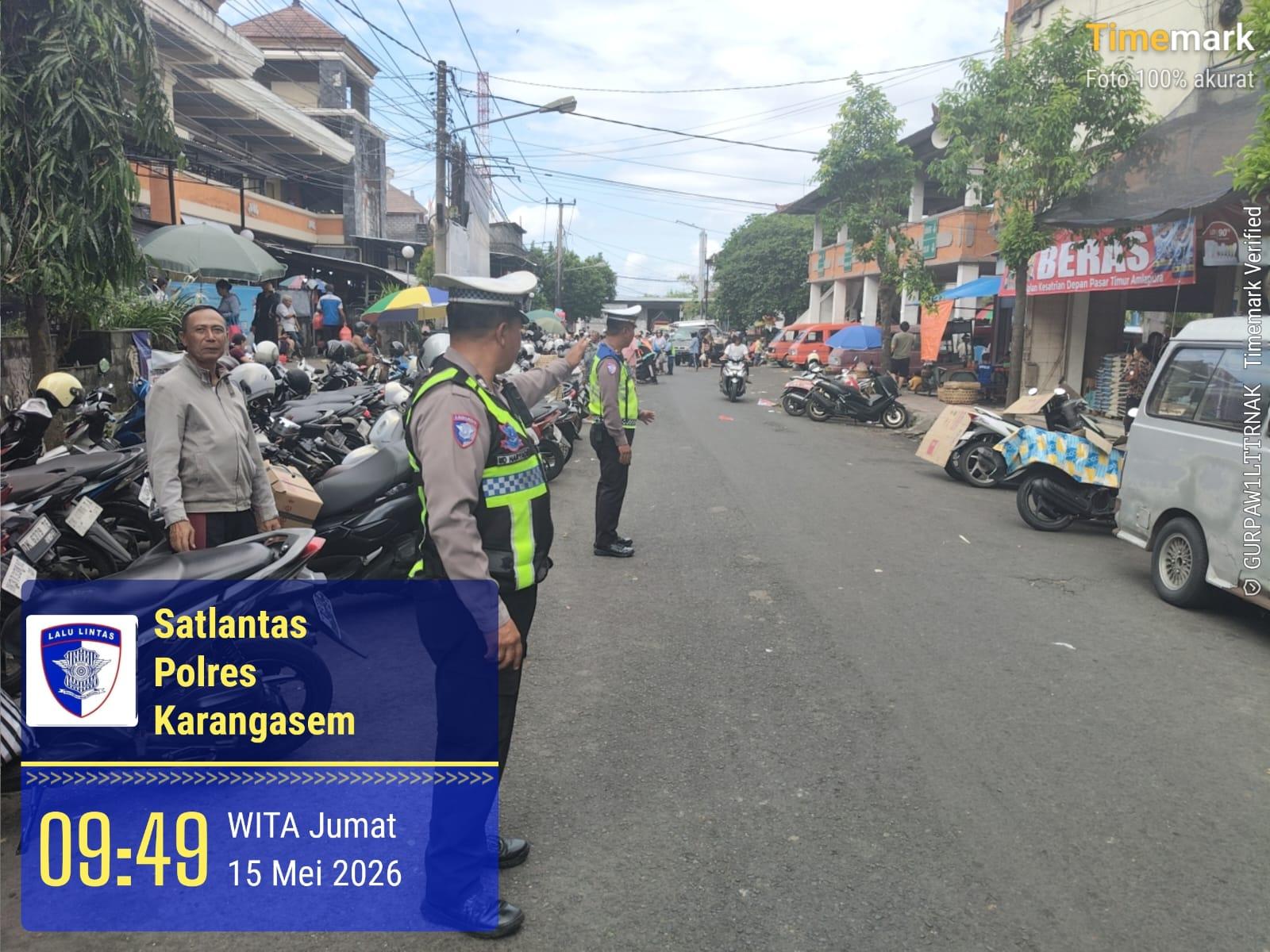 Sat Lantas laksanakan Pengaturan di Pasar Amlapura