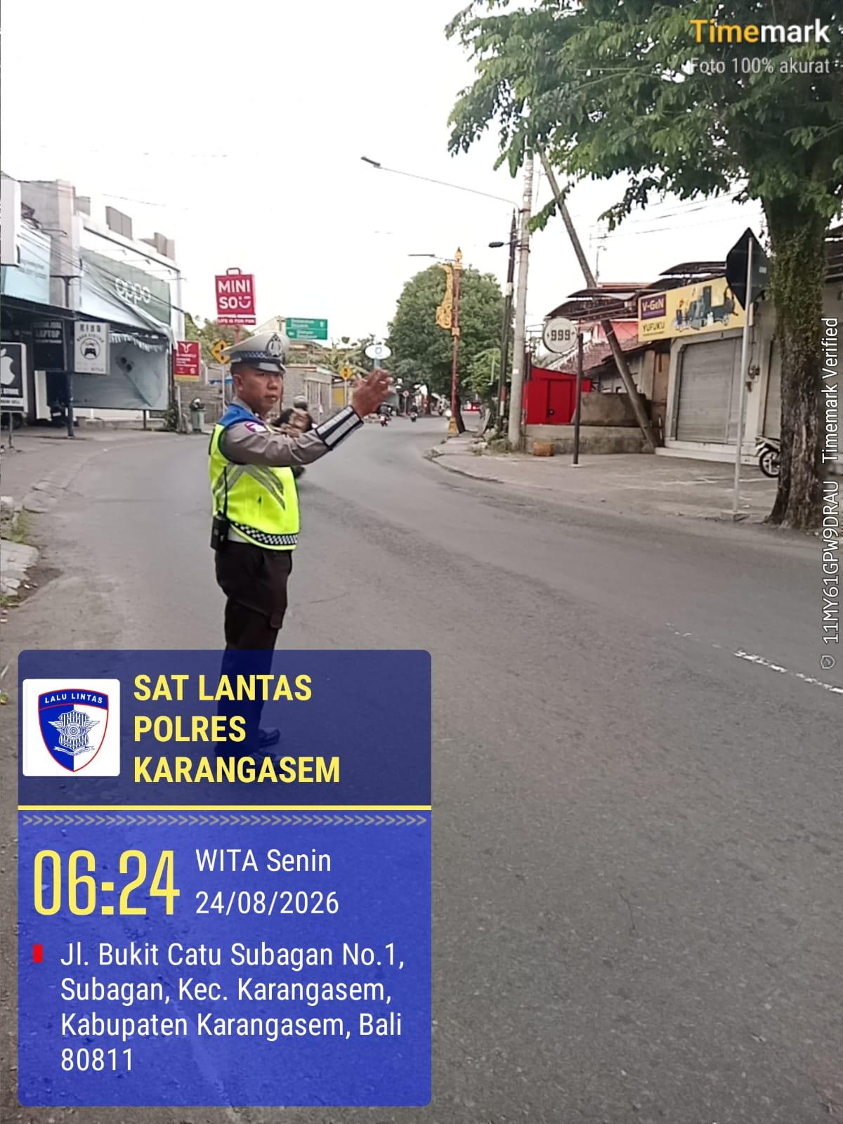 Anggota Lantas Polres Karangasem Laksanakan PH Pagi di MAN Amlapura