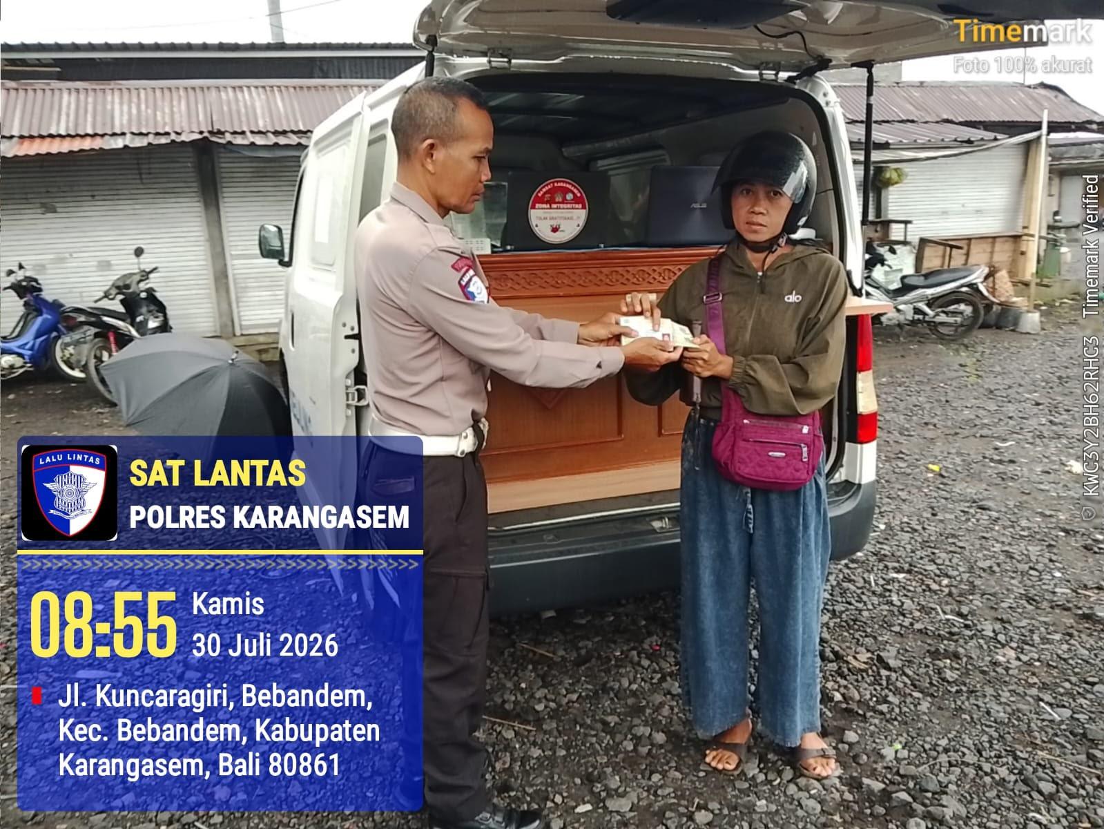 Sat Lantas Karangasem Berikan Pelayanan SAMSAT Keliling di Pasar Bebandem