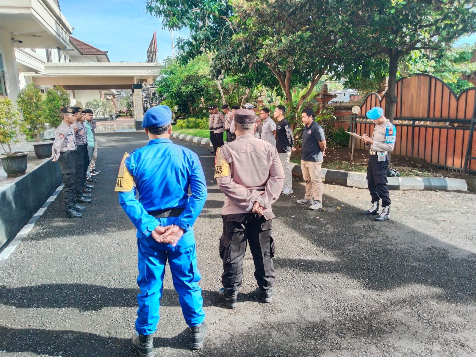 Awali dan Akhiri Pelaksanaan Tugas, Anggota Lantas Polres Karangasem Laksanakan Serah Terima Tugas Jaga