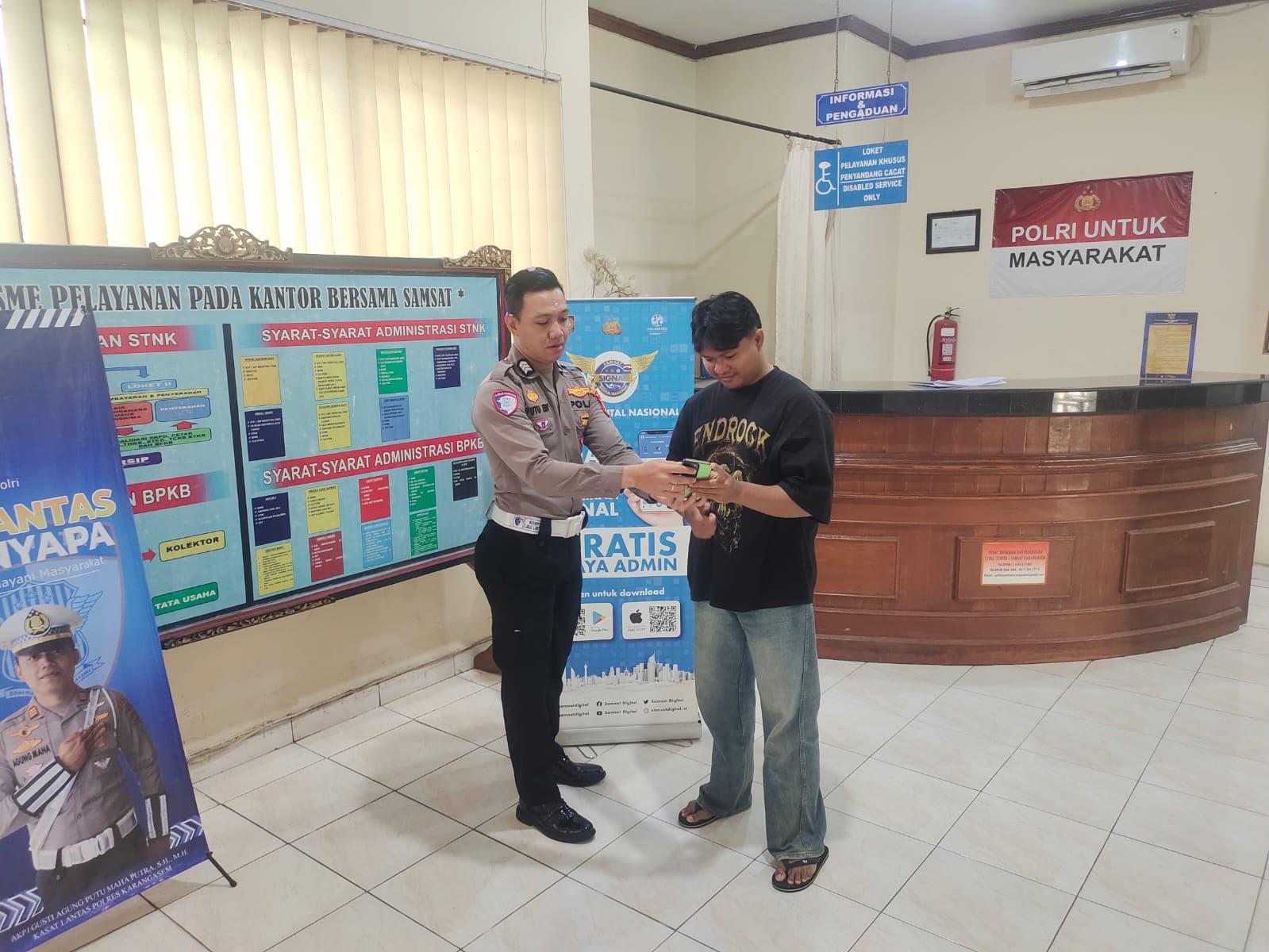 Polres Karangasem  Terus Gencarkan Aplikasi Signal Samsat, Permudah Layanan Pajak bagi Masyarakat 