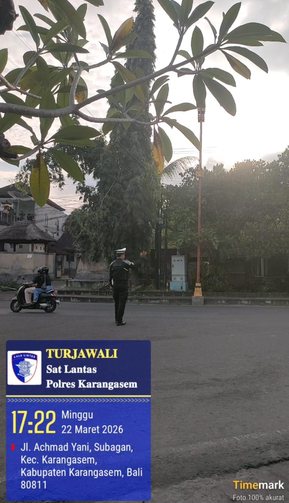 Satlantas Polres Karangasem Berikan Himbauan Parkir Truk di Obyek Wisata Candidasa