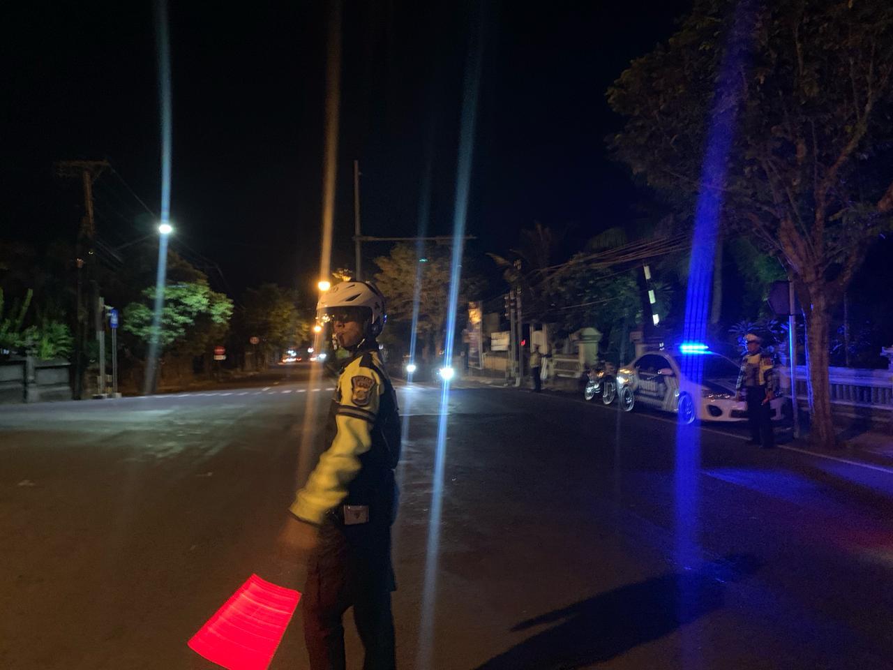 Unit Turjagwali Satlantas Polres Karangasem Laksanakan Patroli Barcode dan Blue Light
