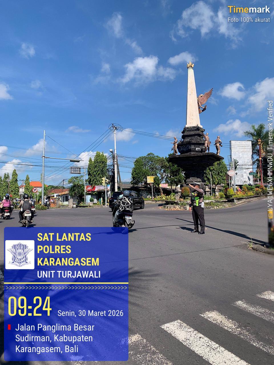 Agar Terciptanya Kelancaran Lalu Lintas Personil Lantas Melaksanakan Penjagaaan Dan Pengaturan di Ktl 2