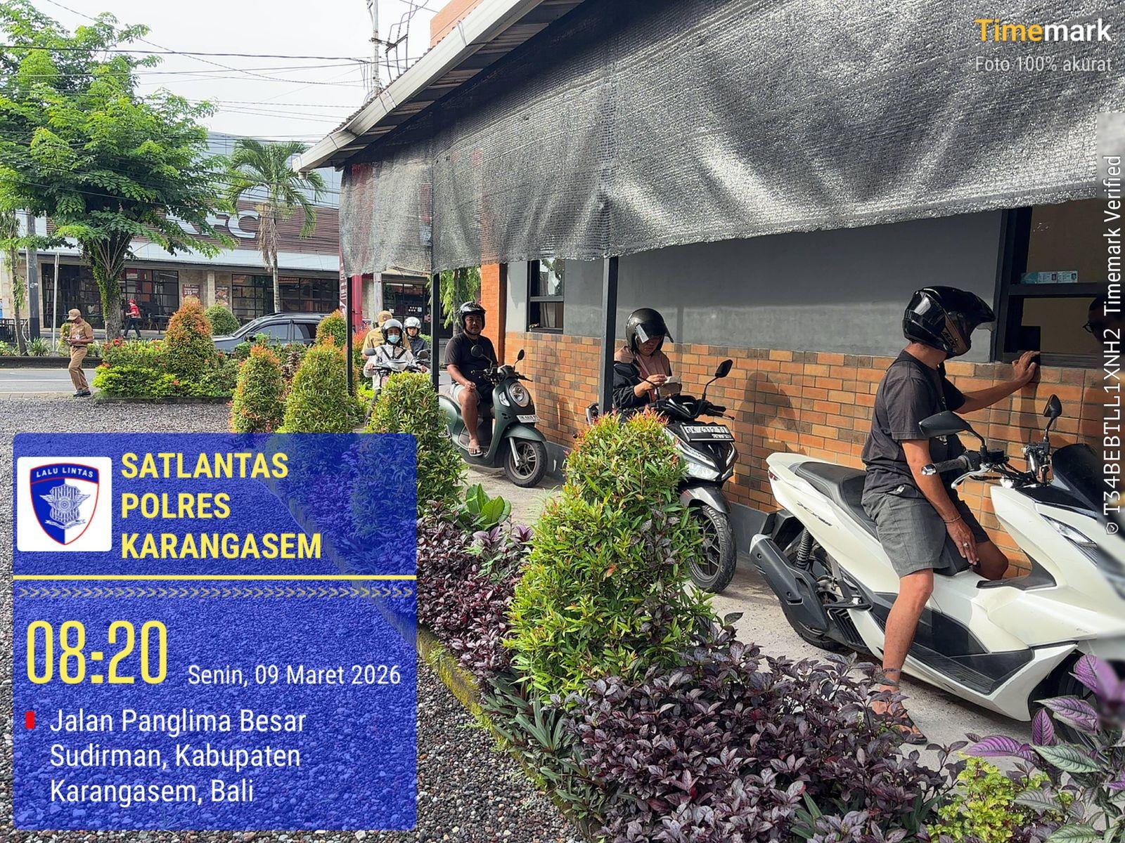 Pelayanan Samsat Drive Thru Polres Karangasem