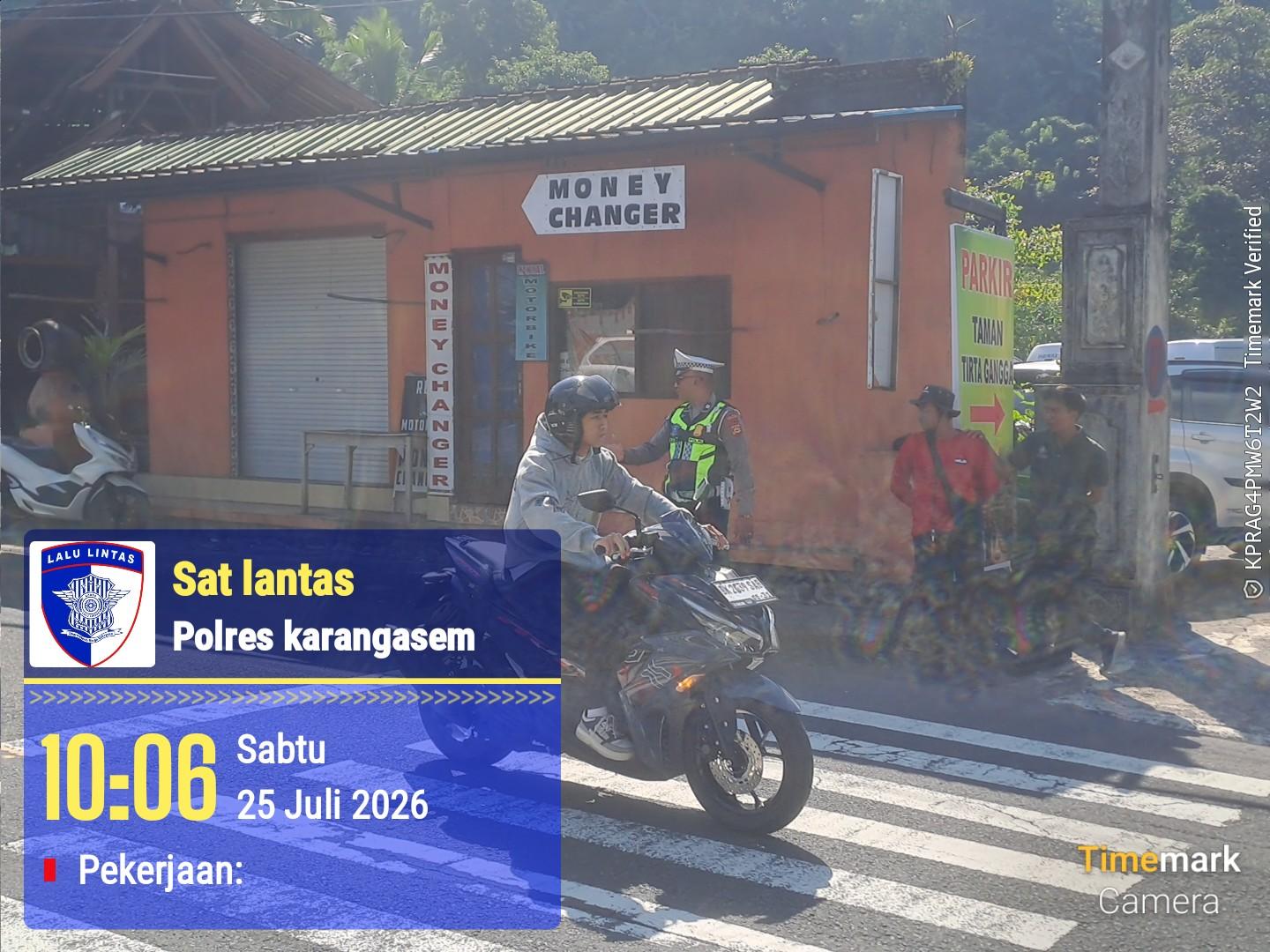Sat Lantas Melaksanakan Pengamanan di Obyek Wisata Tirtagangga