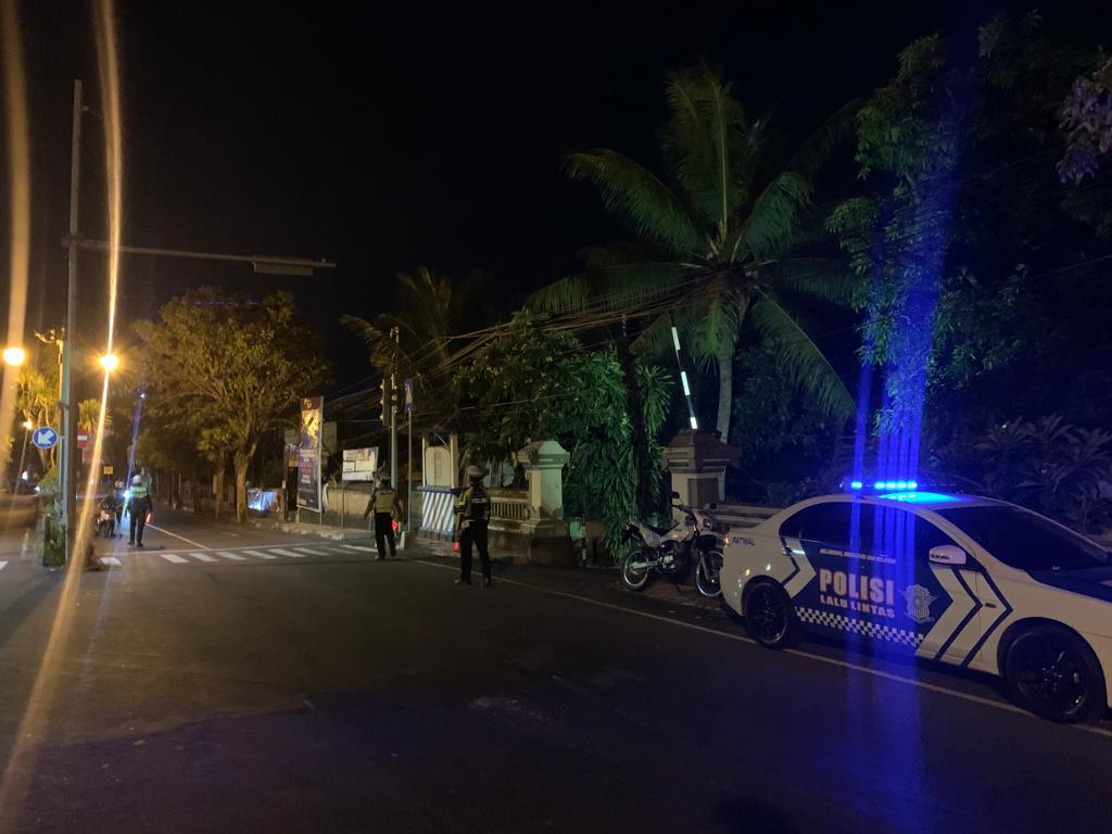 Demi Kelancaran Lalulintas, Unit Patroli Sat Lantas Melaksanakan Pengaturan di Malam Hari
