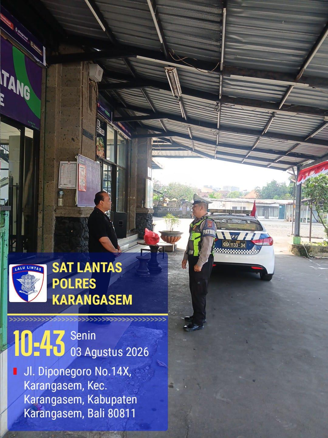 Kegiatan Rutin yang ditingktkan Satlantas Polres Karangasem laksanakan patroli di areal Pertokoan