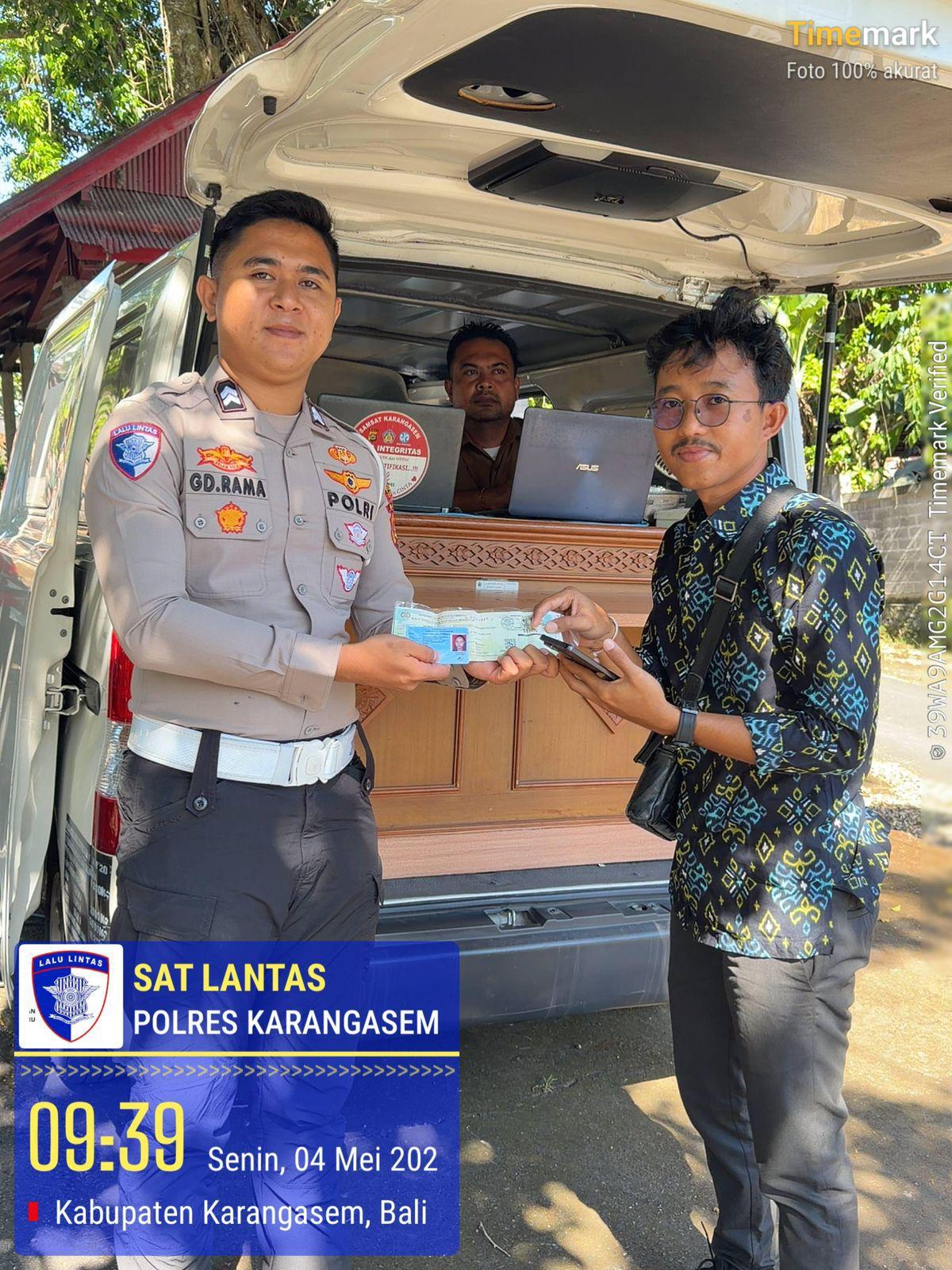 Sat Lantas Karangasem Berikan Pelayanan SAMSAT Keliling