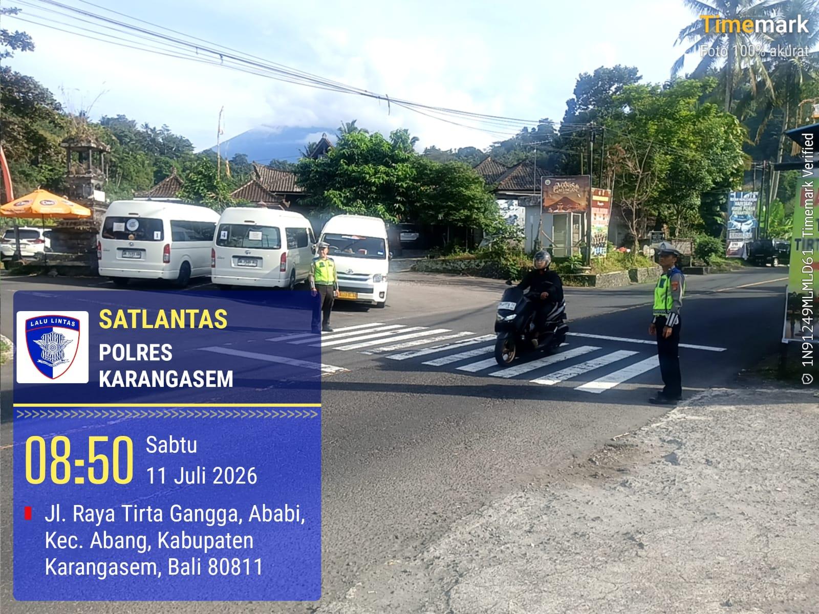 Sat Lantas Melaksanakan Pengamanan di Obyek Wisata Tirtagangga