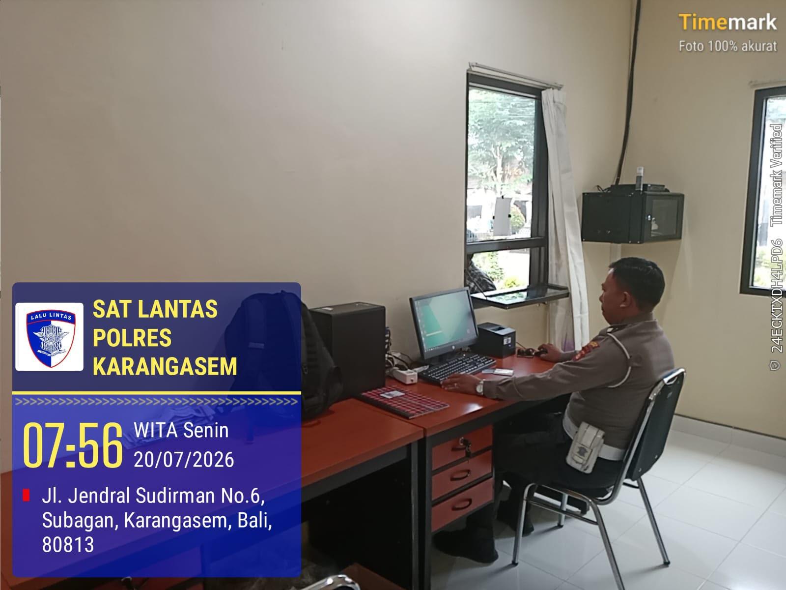 Sat Lantas Polres Karangasem Berikan Pelayanan Samsat Drive Thru