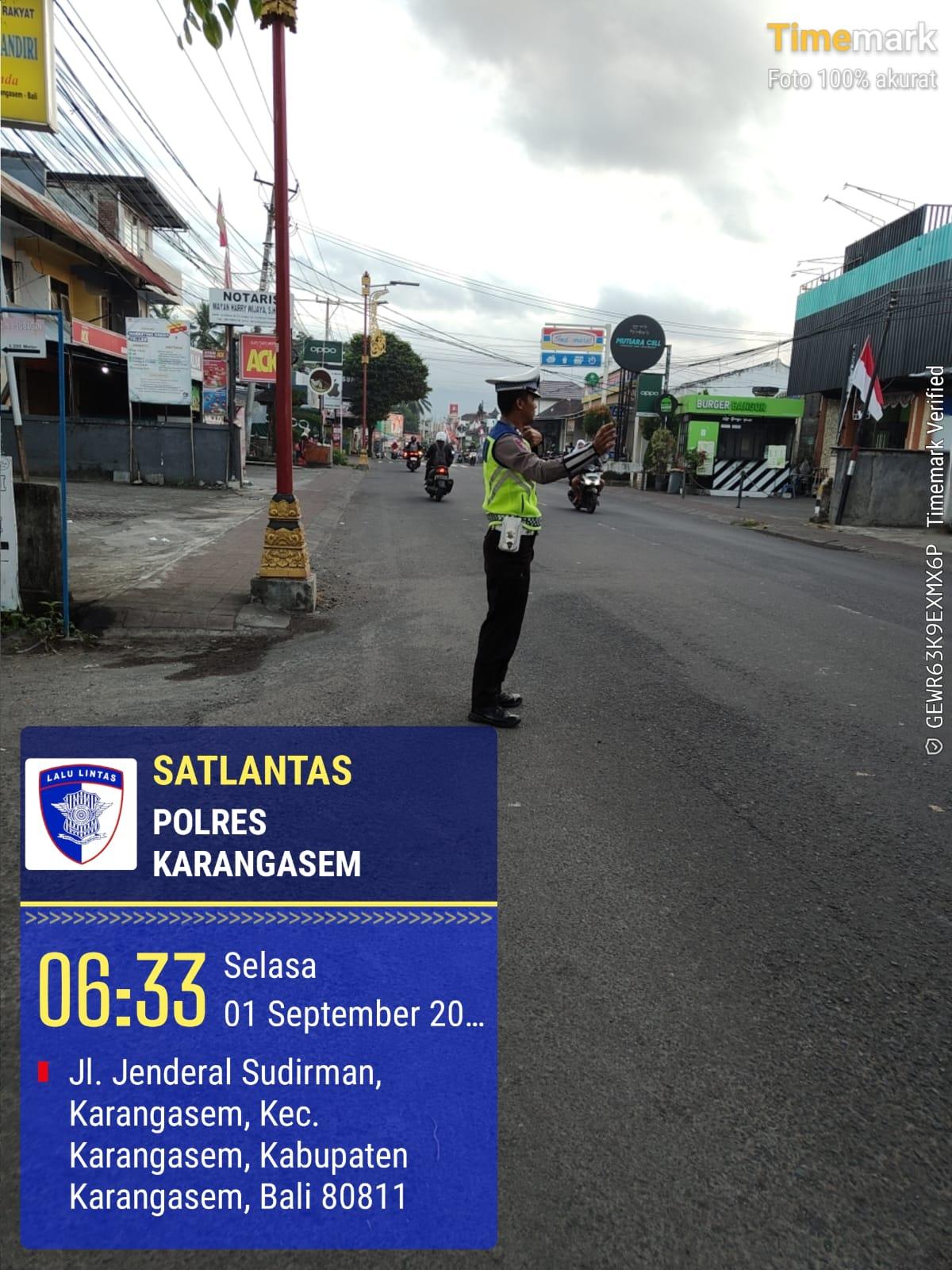 Anggota Lantas Polres Karangasem Laksanakan PH Pagi di MAN Amlapura