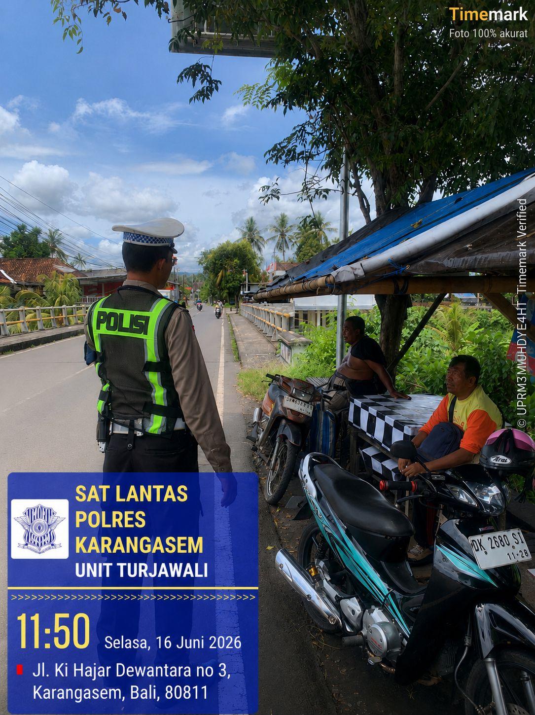 Sasar Tukang Ojek, Personel Satlantas Laksanakan Patroli Dialogis guna menjaga Kamseltibcar Lantas