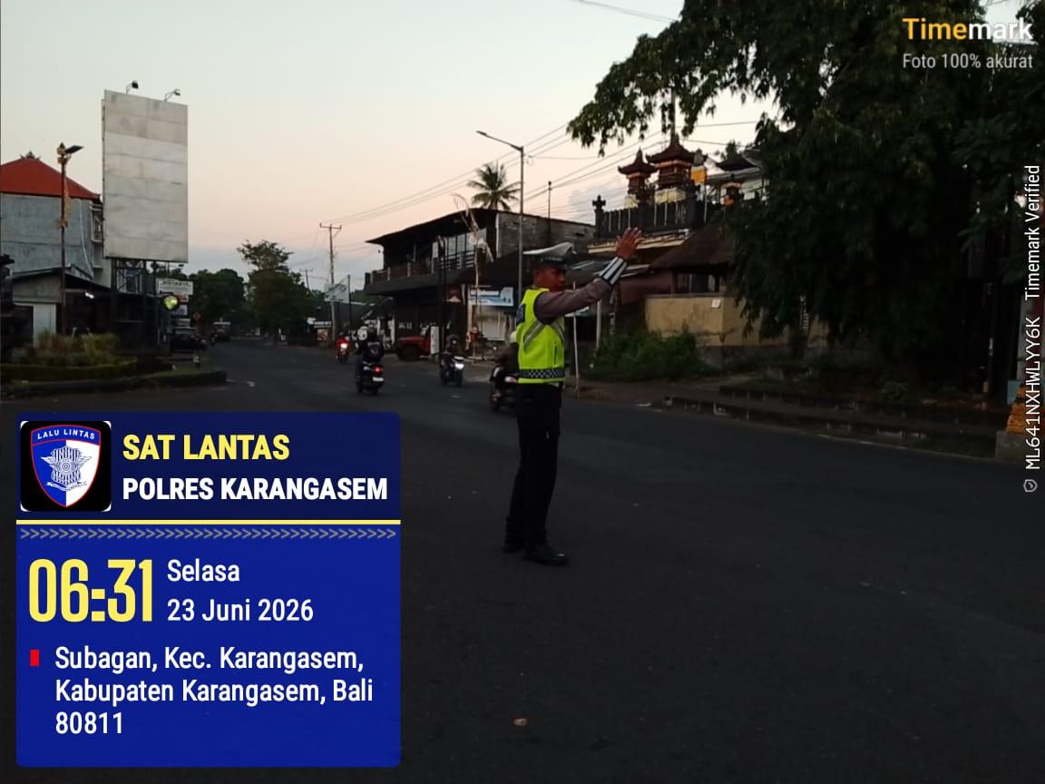 Sat Lantas melaksanakan Pengaturan di Pos 3 Patung Salak Jasri