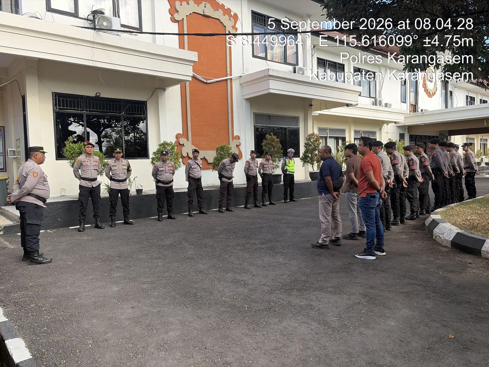 Awali dan Akhiri Pelaksanaan Tugas, Anggota Lantas Polres Karangasem Laksanakan Serah Terima Tugas Jaga
