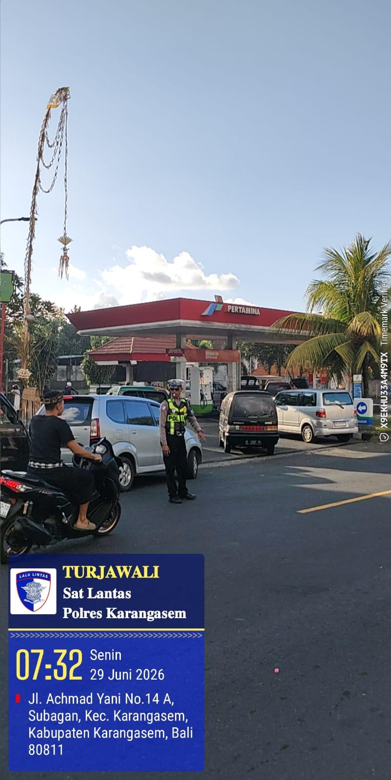 Tingkatkan Keamanan dan Kelancaran Distribusi, Sat Lantas Polres Karangasem Atensi Arus Lalin di Kawasan Pertamina Subagan