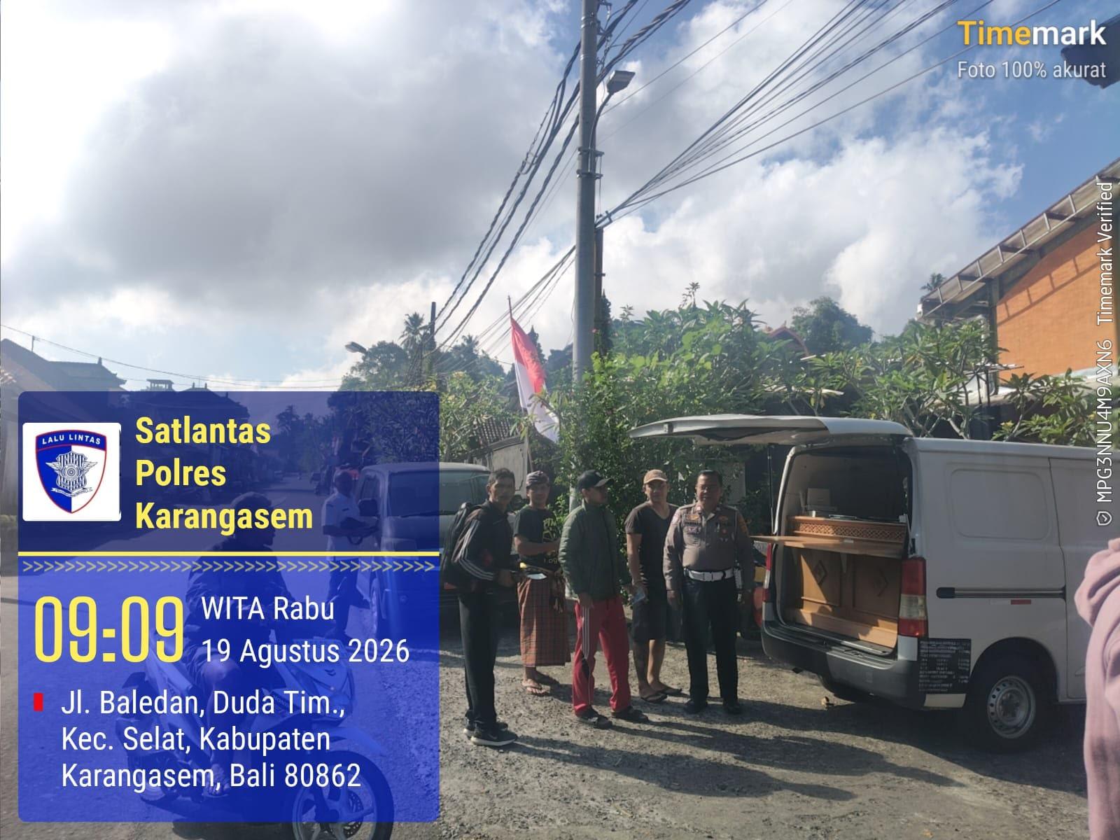 Layani Masyarakat di Pesangkan Selat, Sat Lantas Karangasem Berikan Pelayanan SAMSAT Keliling 