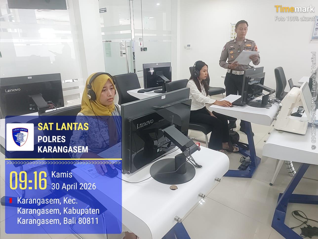 Personil Lantas Laksanakan Teori Avis Komputerisasi Bagi Pemohon SIM Baru