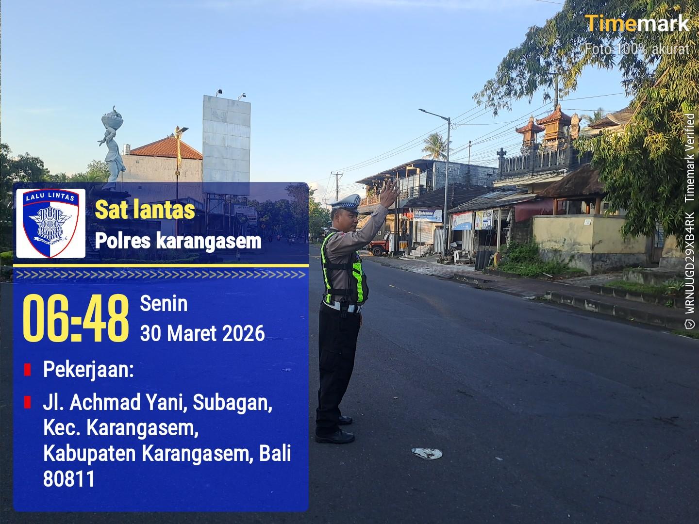 Unit Turjawali Sat Lantas melaksanakan Pengaturan dan Penjagaan di Pos 3 Patung Salak Jasri