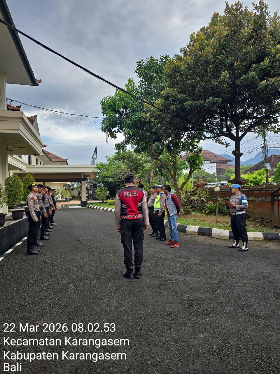 Awali dan Akhiri Pelaksanaan Tugas, Anggota Lantas Polres Karangasem Laksanakan Serah Terima Tugas Jaga