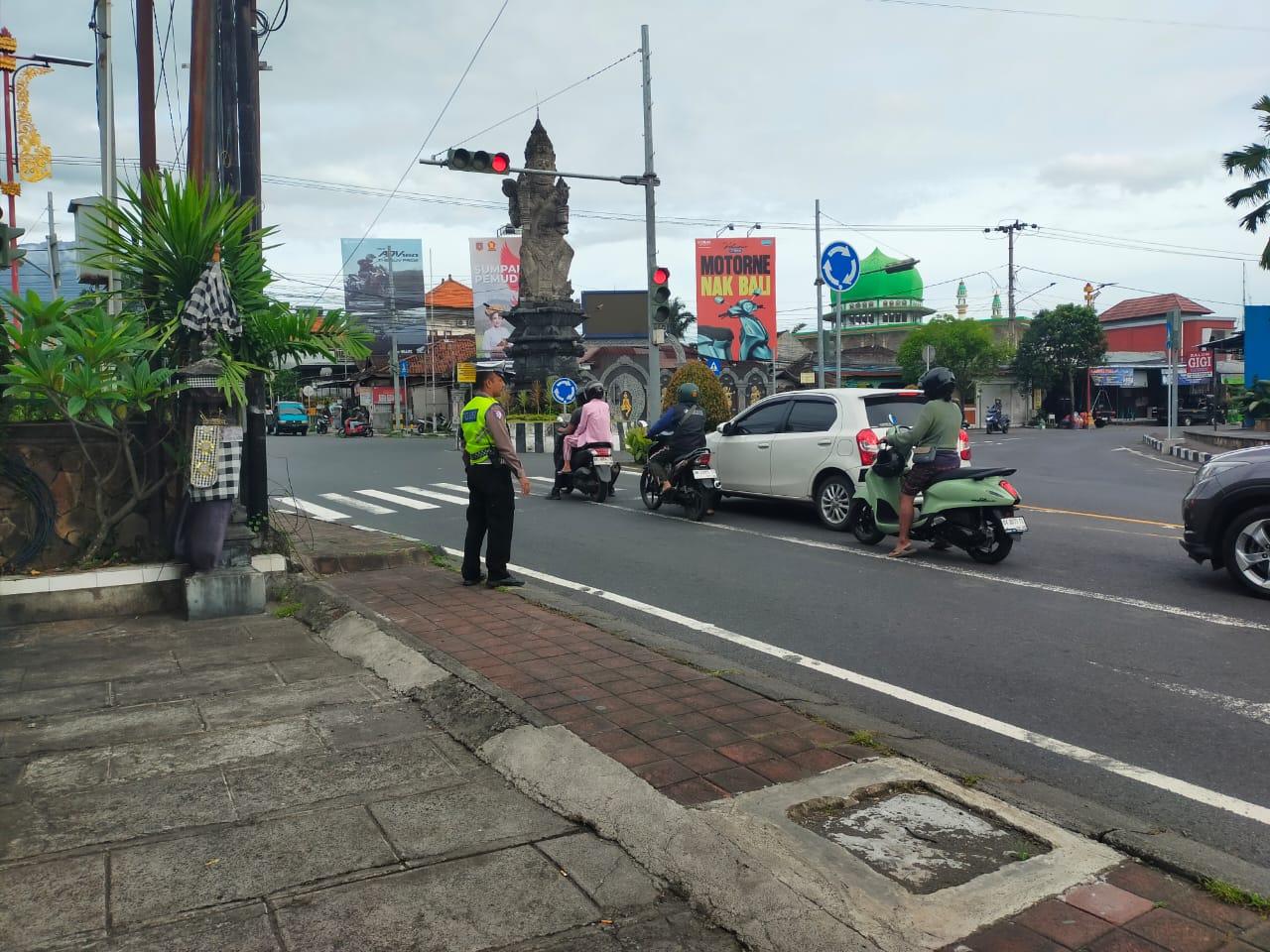 Personil Lantas Laksanakan Gatur Pagi Demi Ketertiban Dan Kelancaran Arus Lalin Di Ktl 1 Subagan