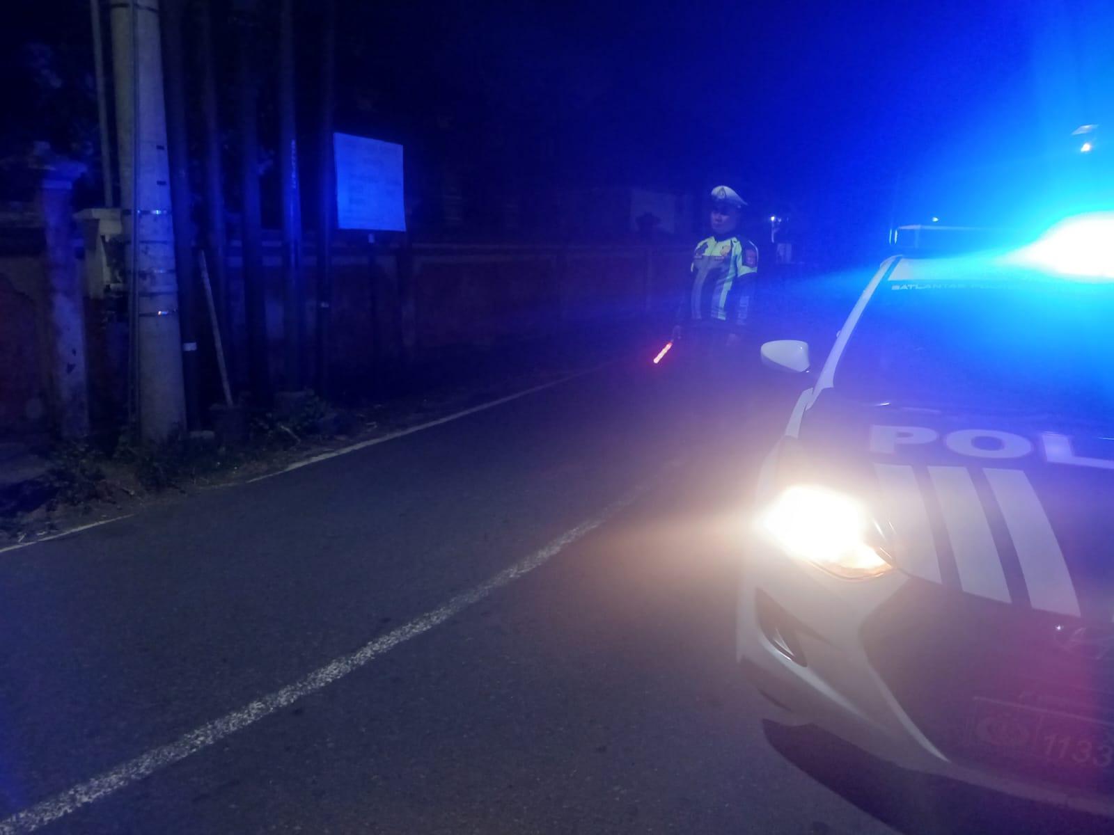 Unit Turjagwali Satlantas Polres Karangasem Laksanakan Patroli Barcode dan Blue Light