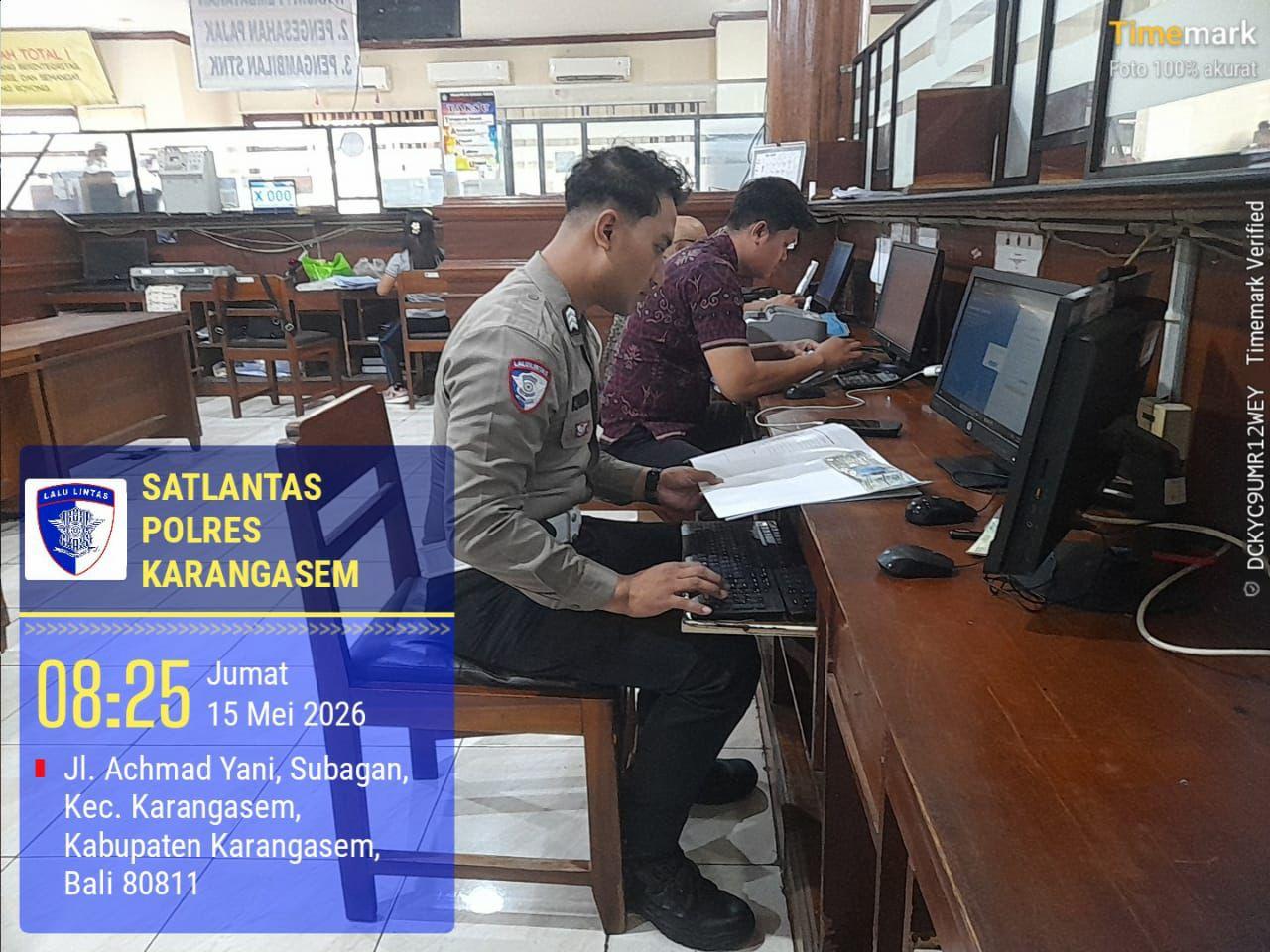 Sat Lantas Polres Karangasem Tingkatkan Pelayanan, Serahkan STNK Baru Secara Cepat dan Ramah