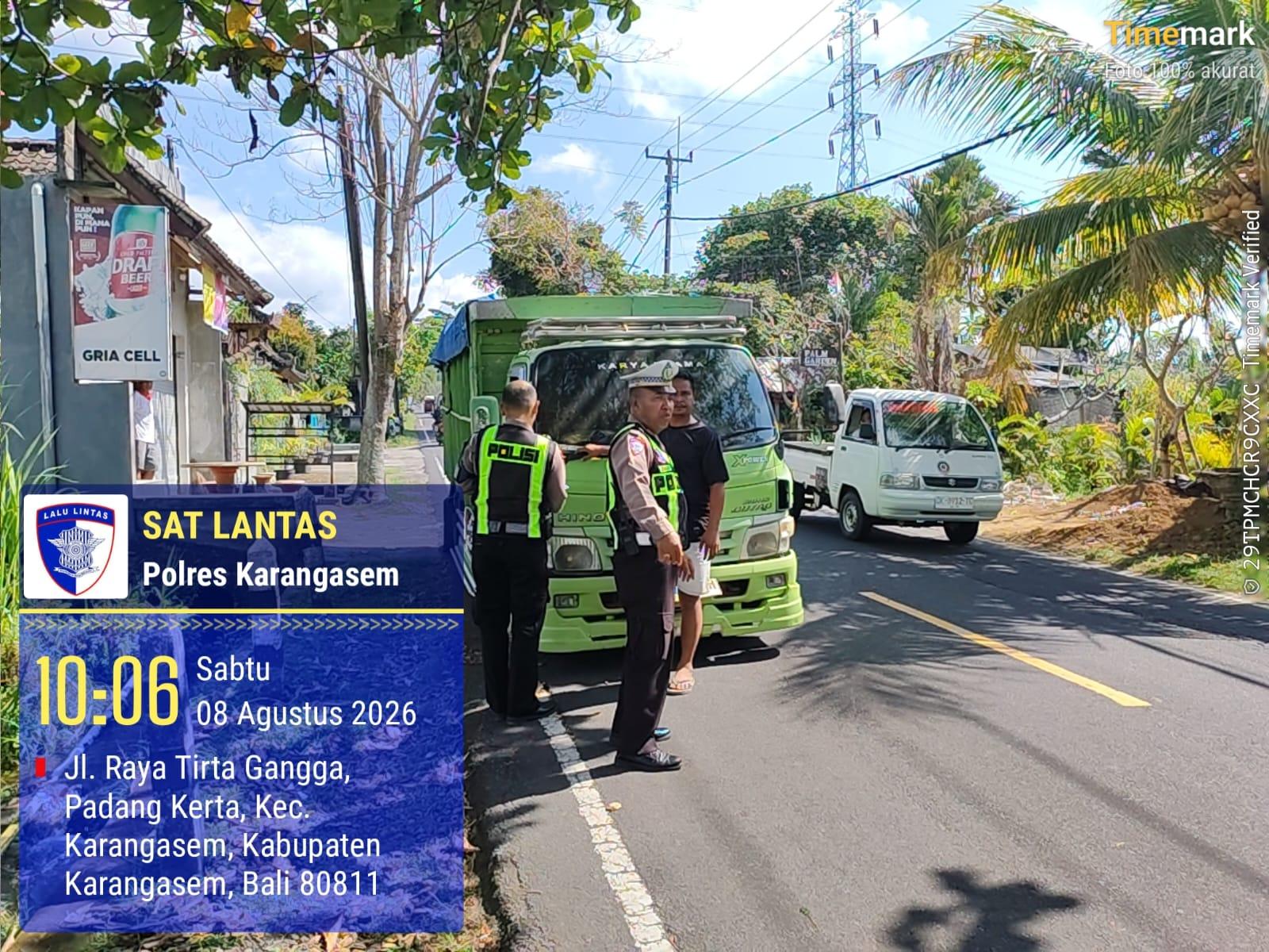Laksanakan Pengaturan dan Penjagaan di Obyek Wisata Tirta Gangga, Satlantas Polres Karangasem Terjunkan Unit Turjawali