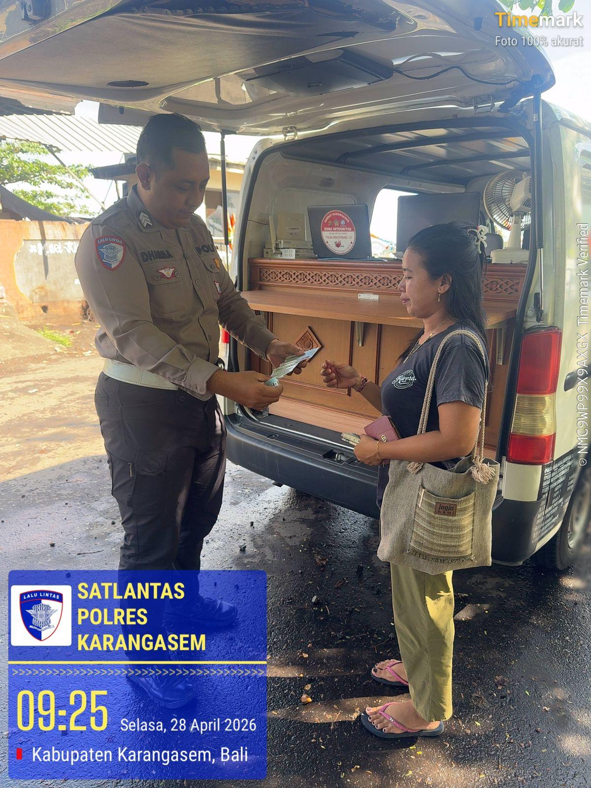 Sat Lantas Karangasem Berikan Pelayanan SAMSAT Keliling